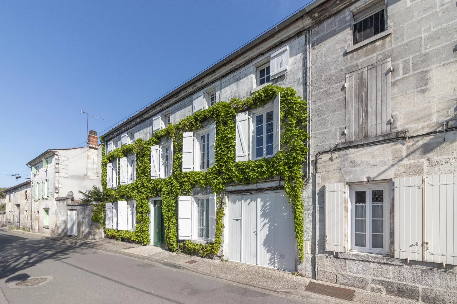 House in Jarnac - view 1