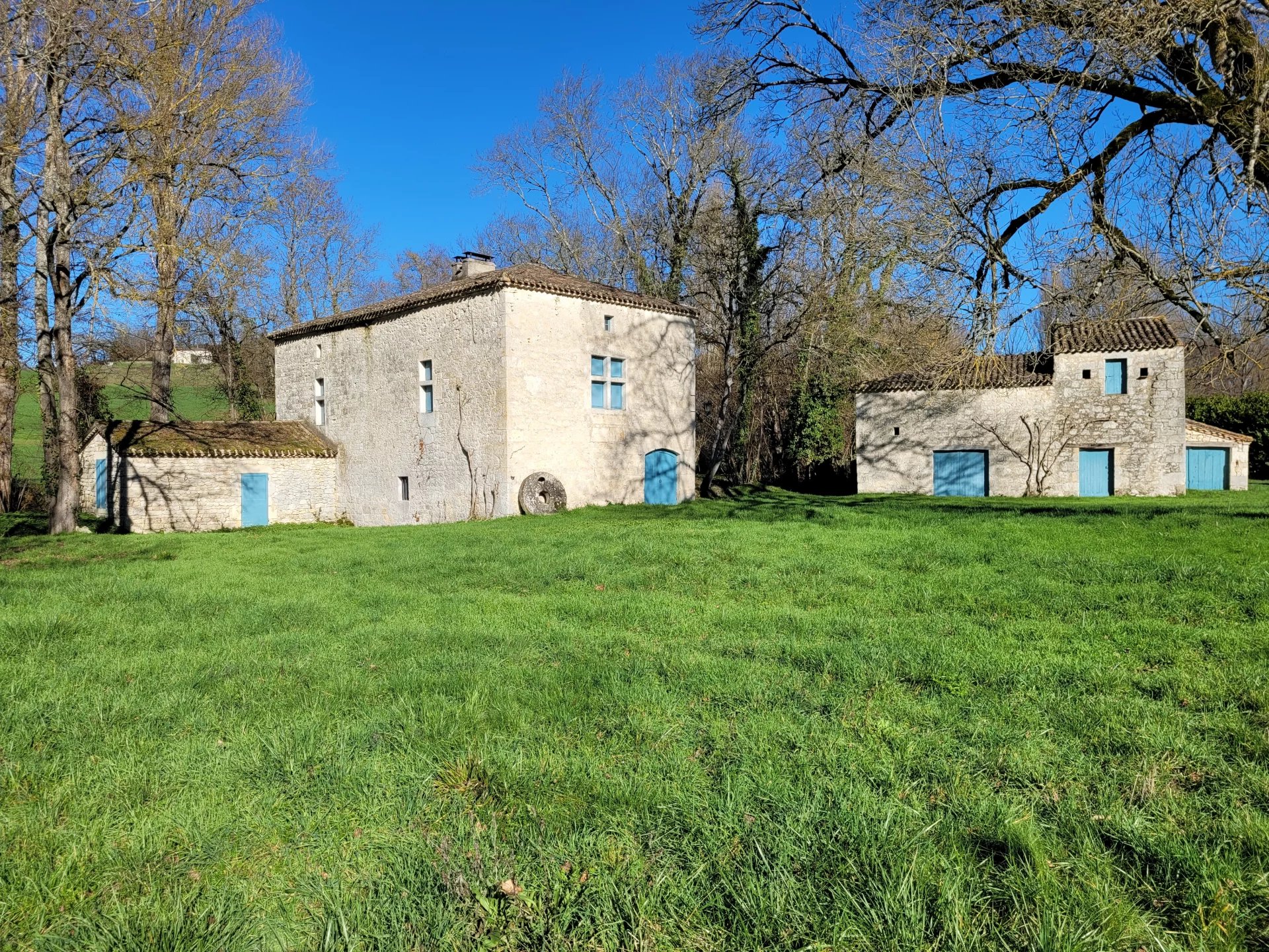 House in Lacour - view 1