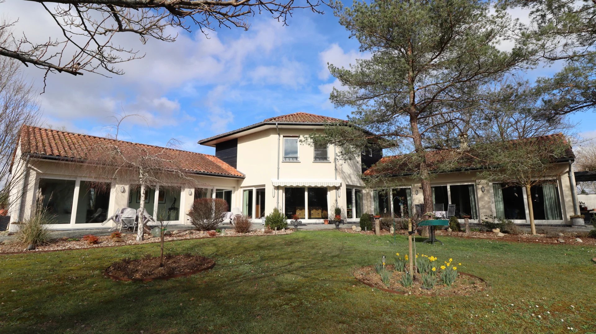 House in Riberac - view 1