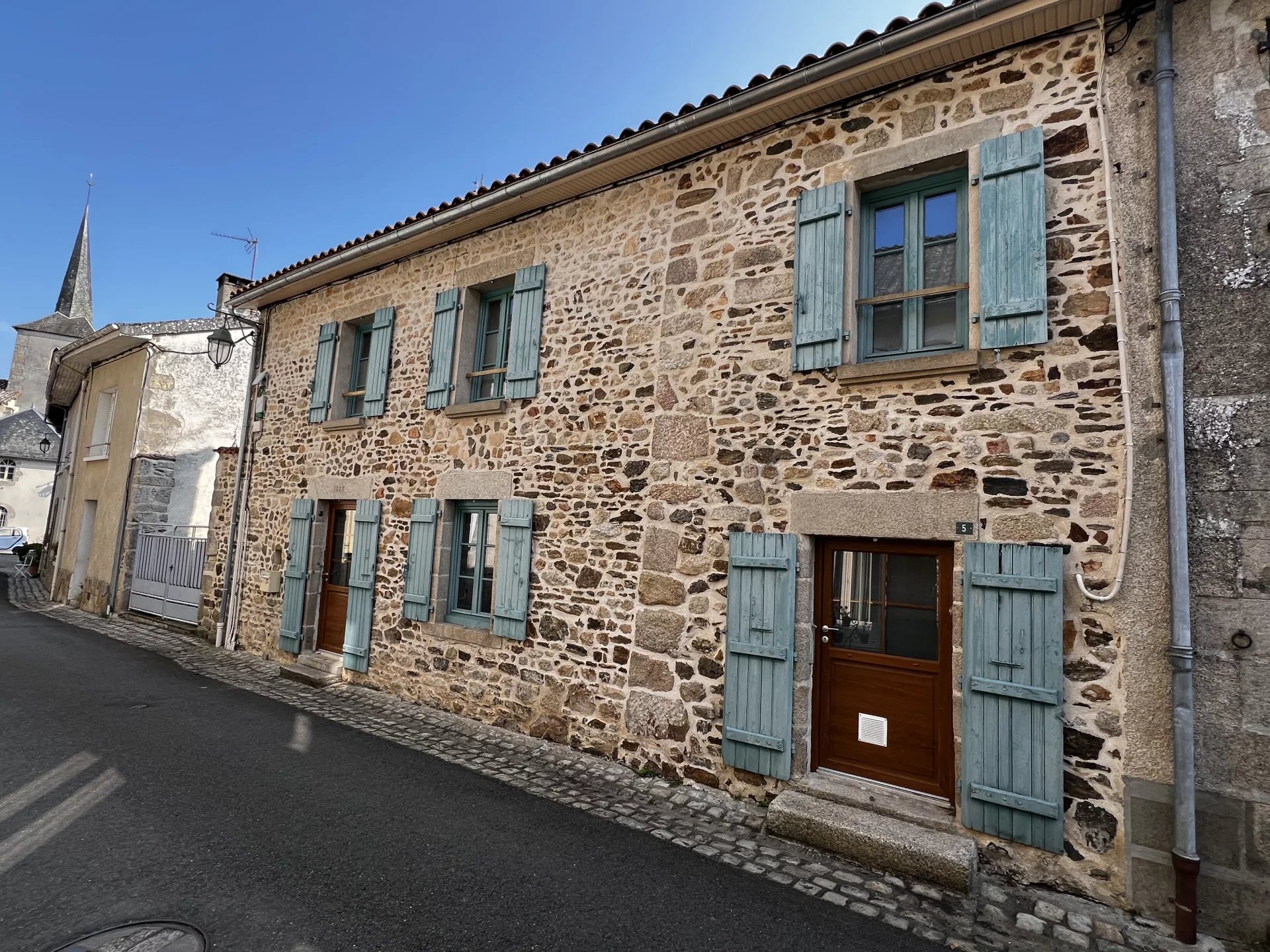 House in Nouic - view 1