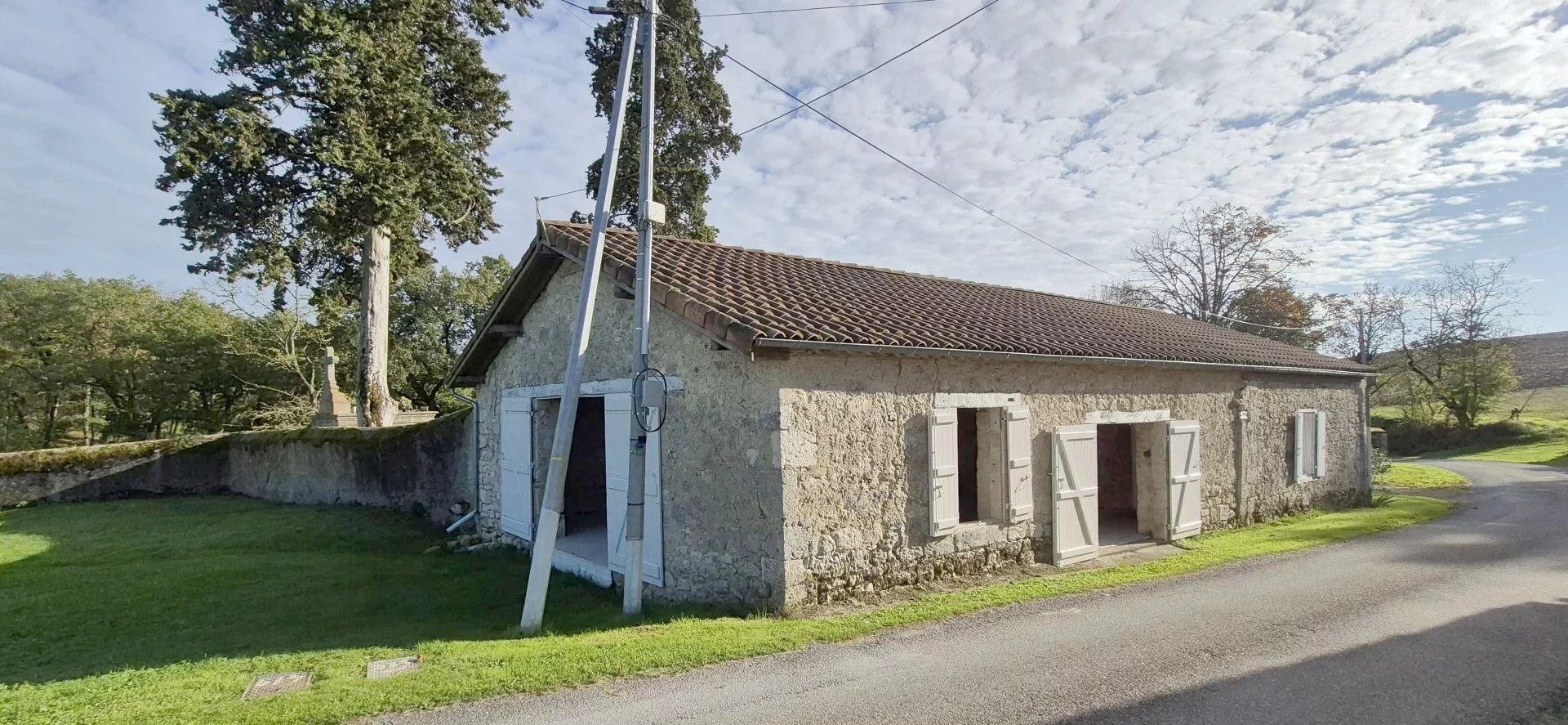 House in Engayrac - view 1
