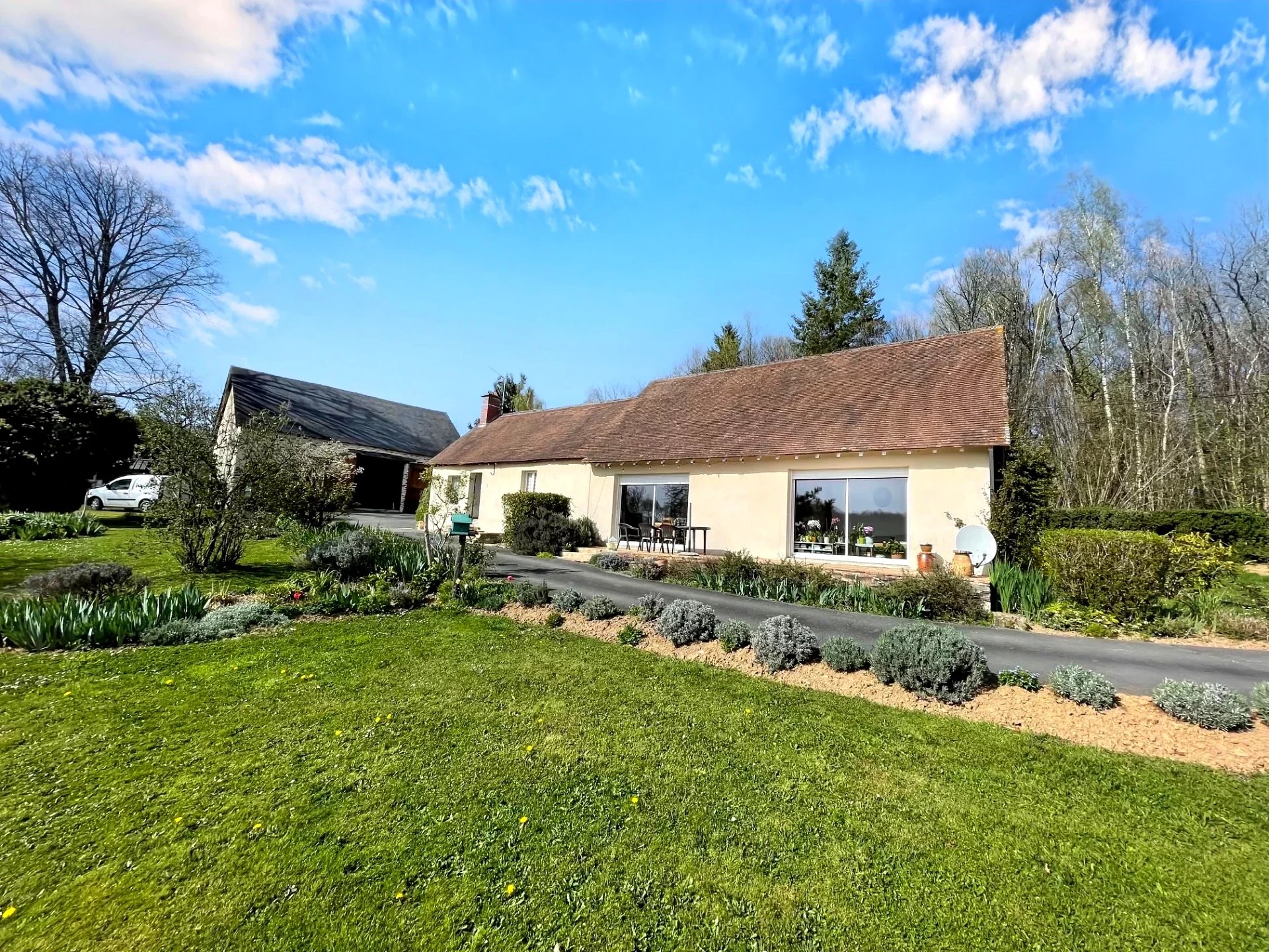 House in Angoisse - view 1