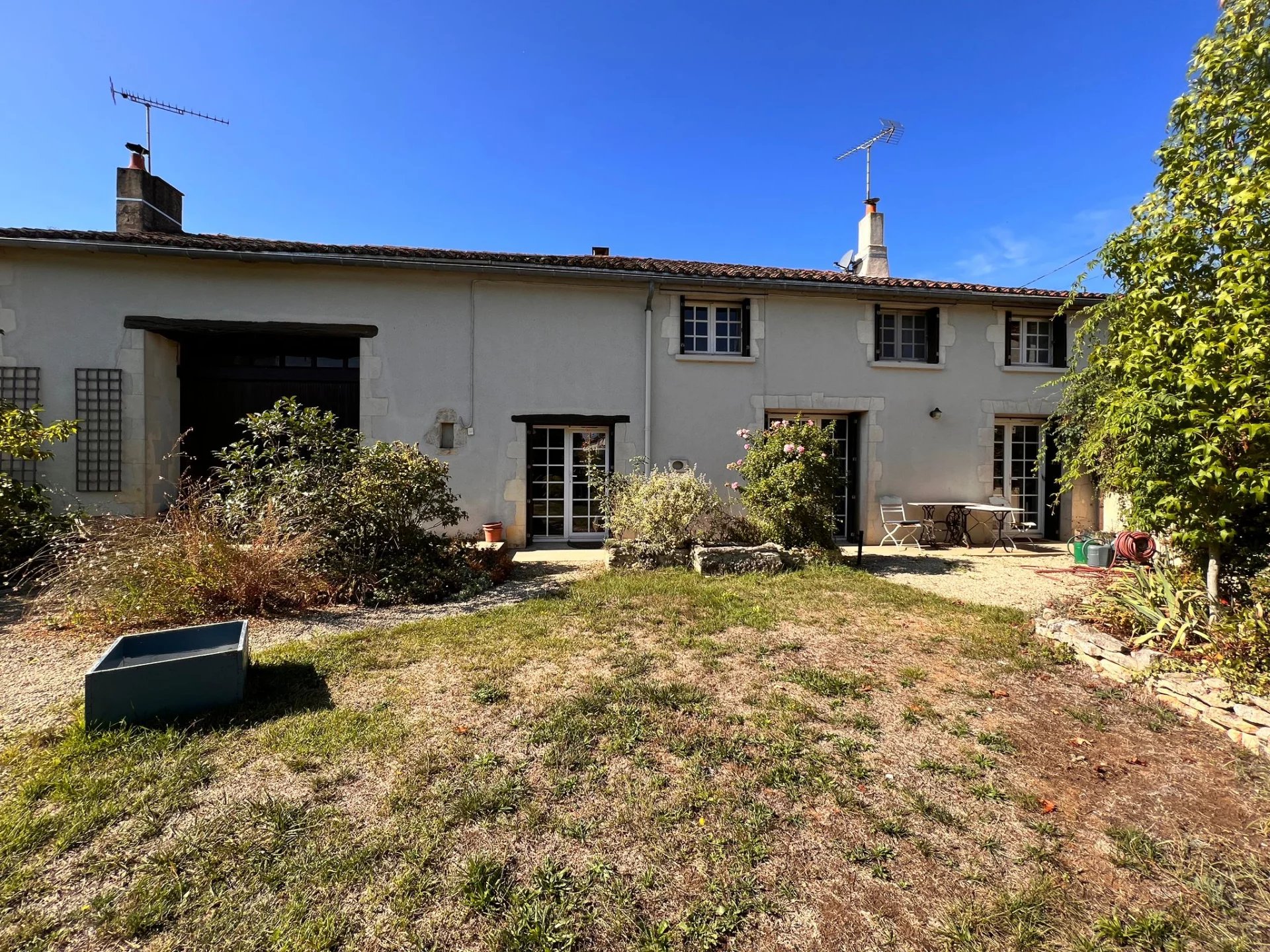 House in Saint-Macoux - view 1