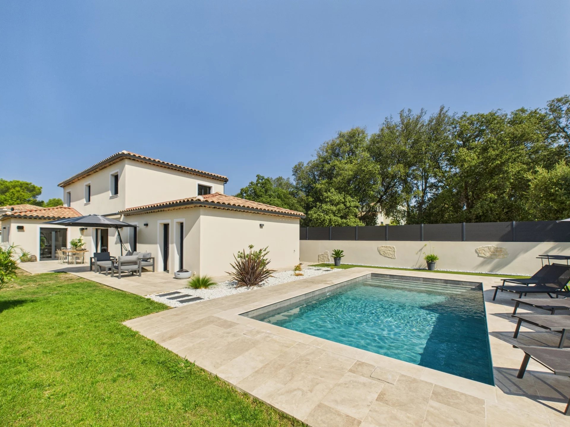 House in Eguilles - view 1