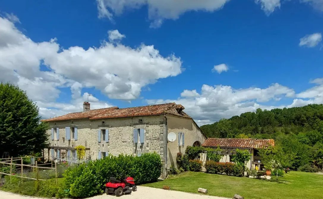 House in Bertric-Buree - view 1