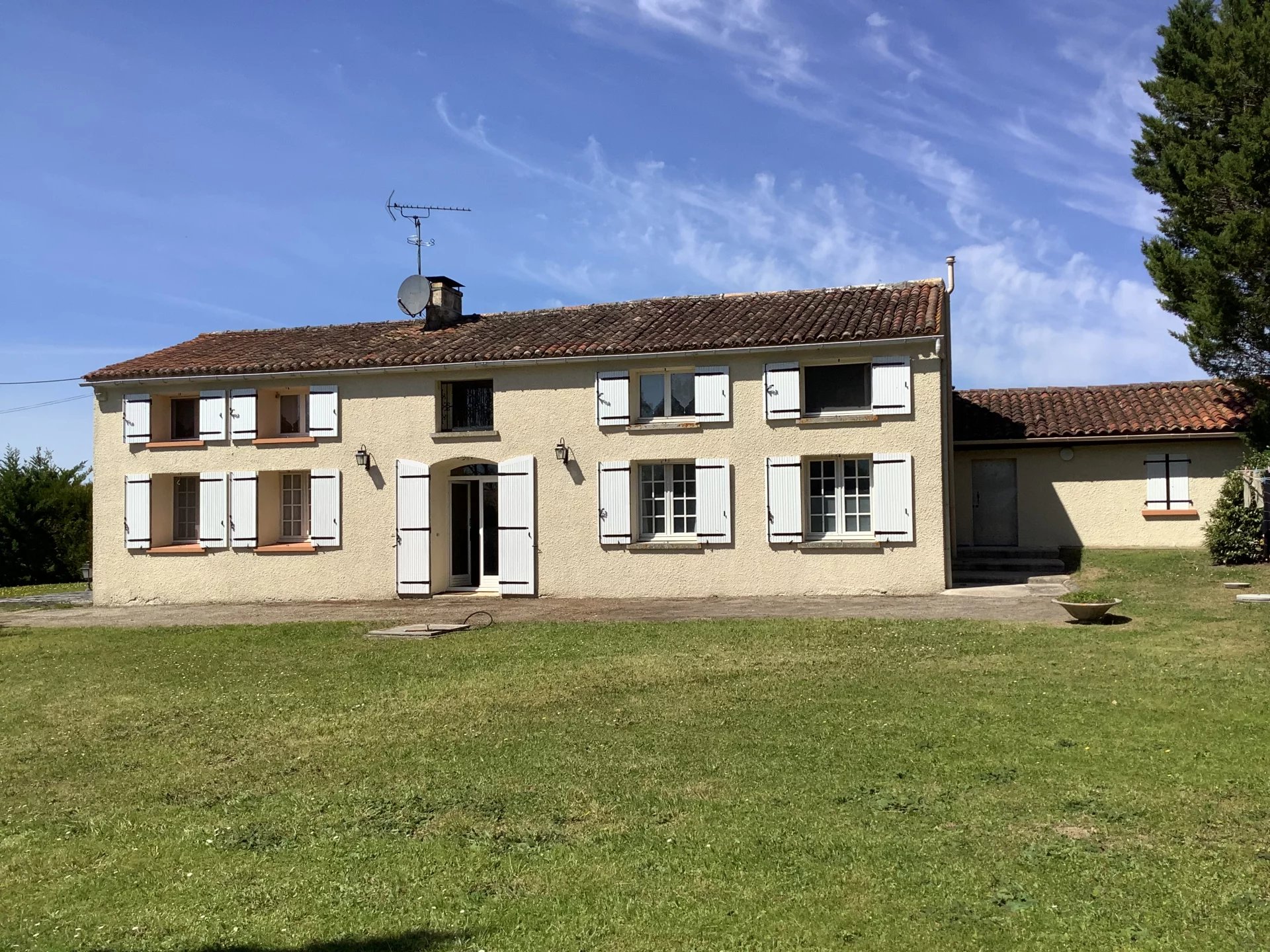 House in Cognac - view 1