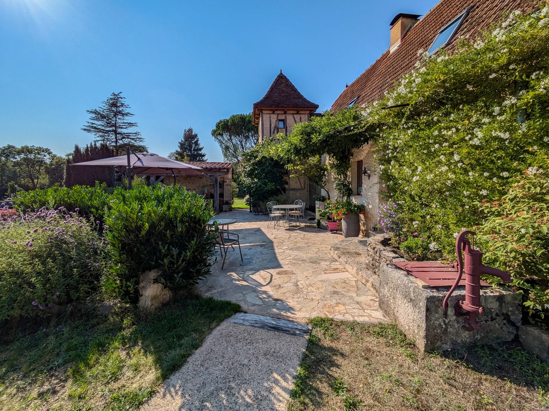 House in Assier - view 1
