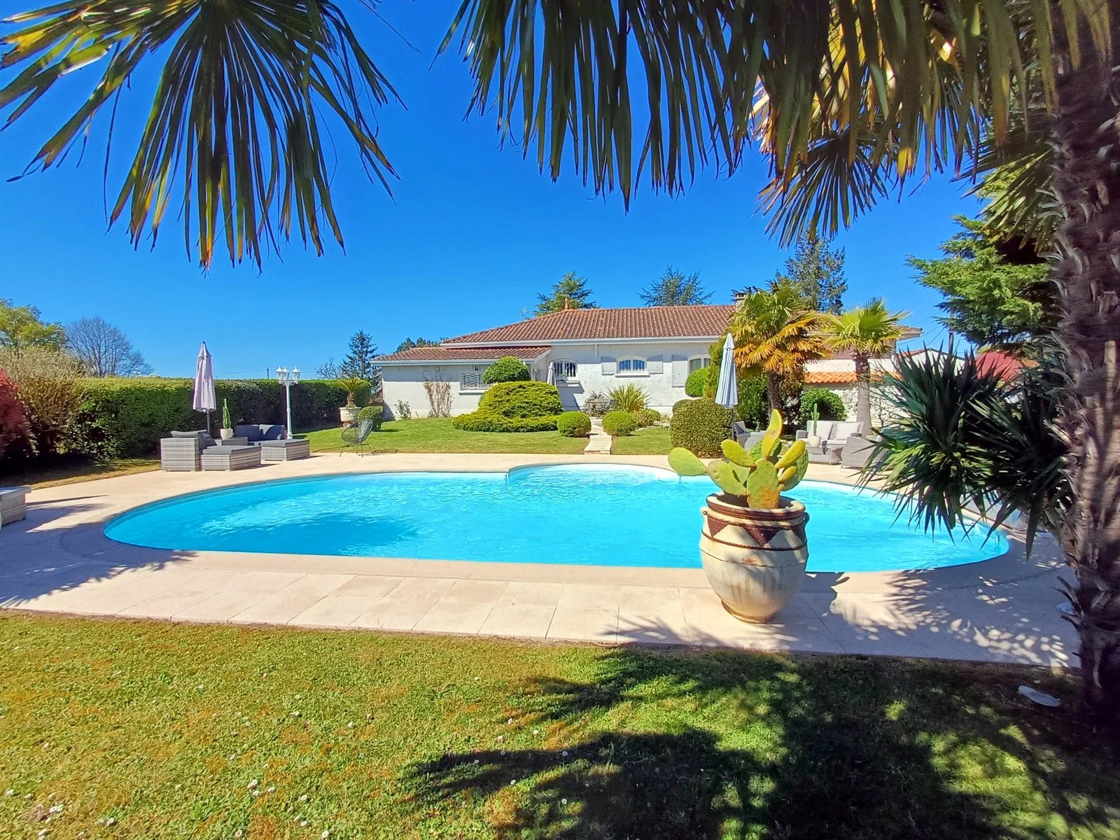House in Courpignac - view 1