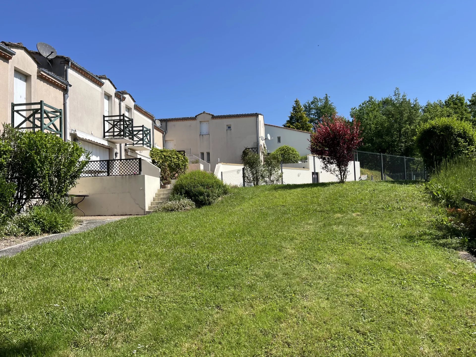 House in Bouteilles-Saint-Sebastien - view 1