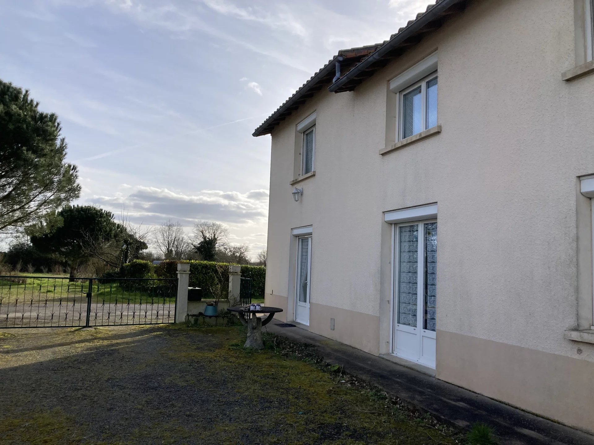 House in Arrondissement de Parthenay - view 1
