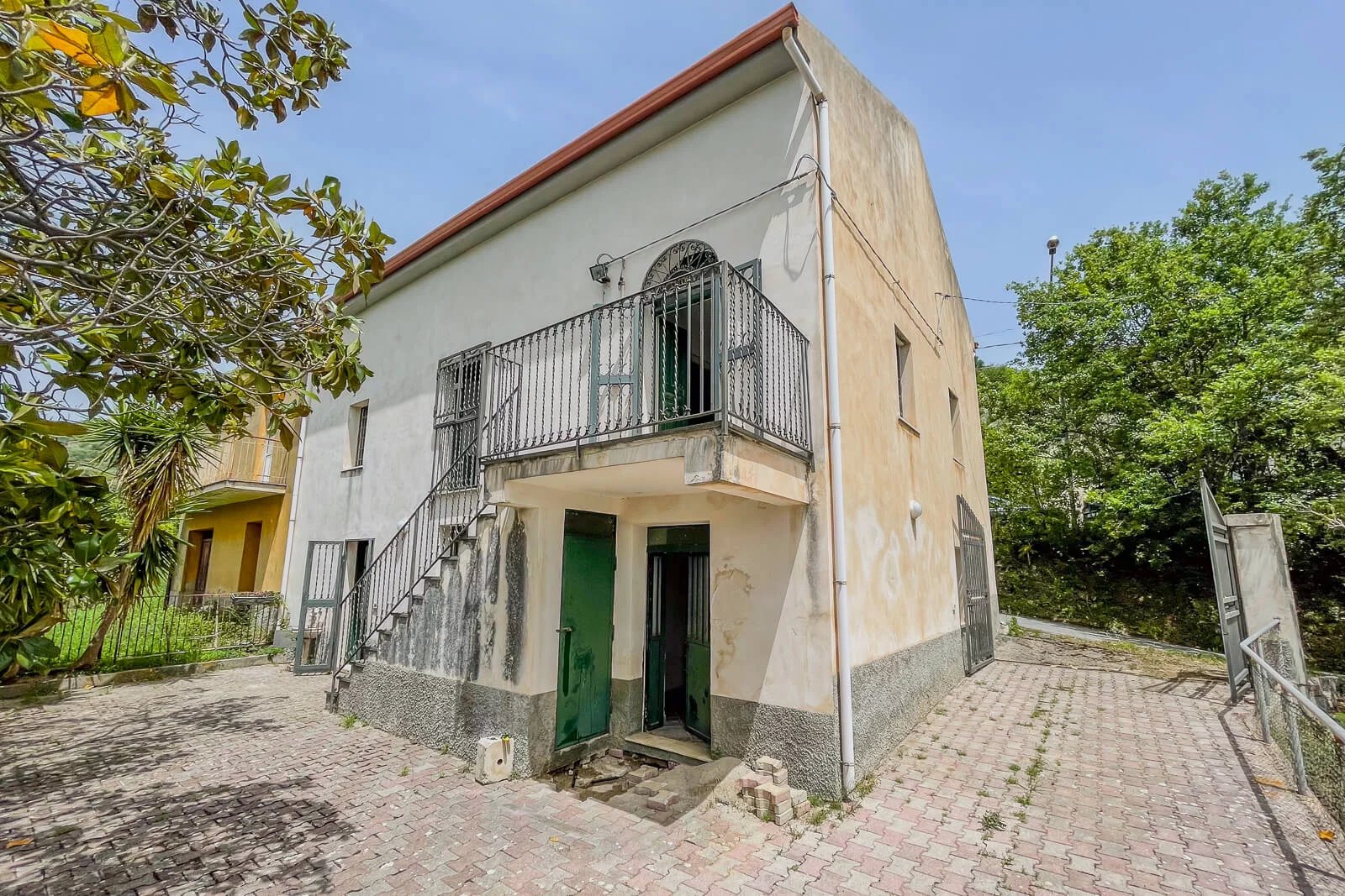 House in San Salvatore di Fitalia - view 1
