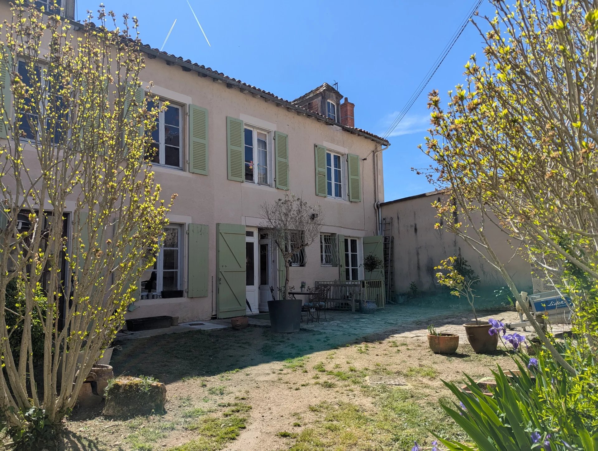 House in Montmorillon - view 1