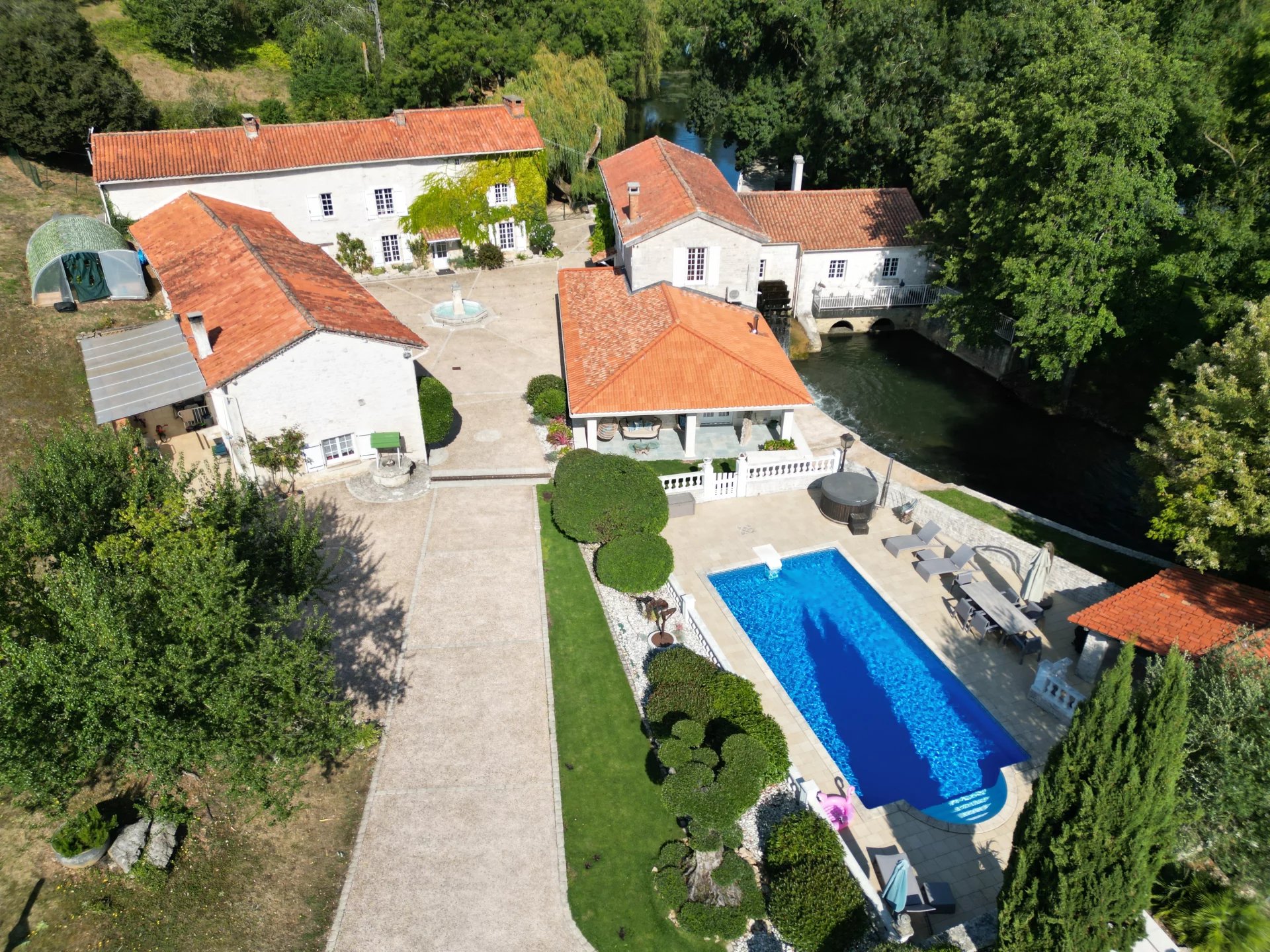 House in Verteuil-sur-Charente - view 1