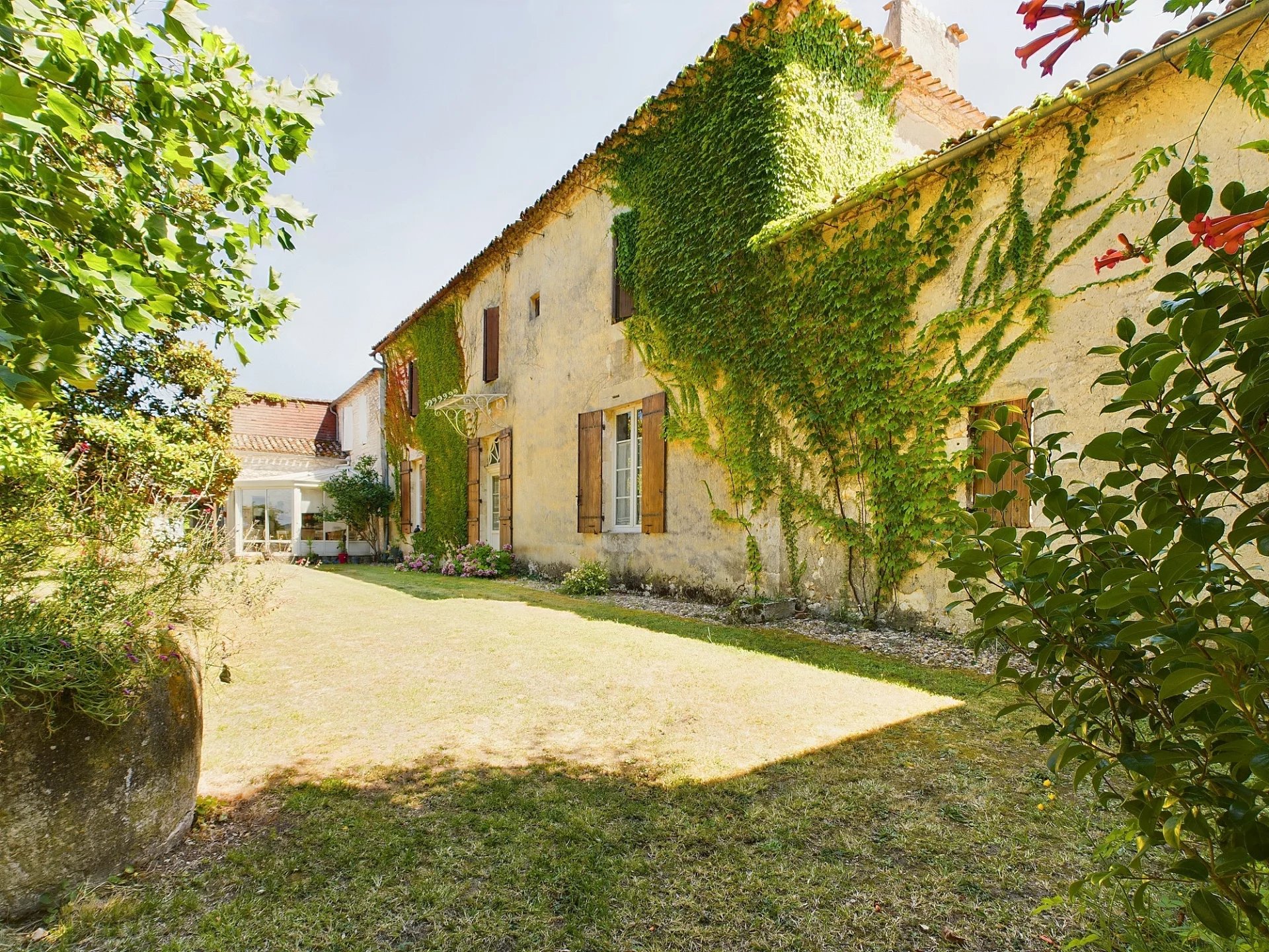 House in Pineuilh - view 1