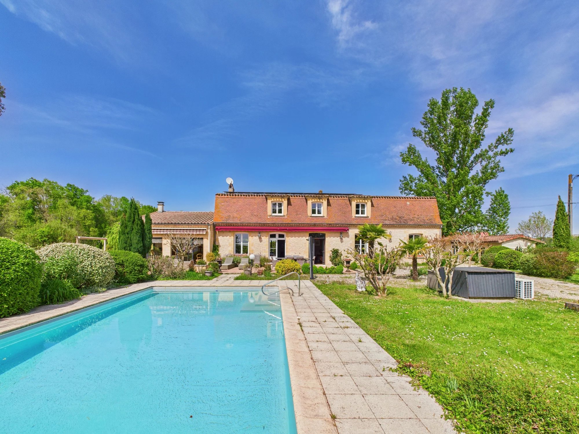 House in Sainte-Foy-la-Grande - view 1