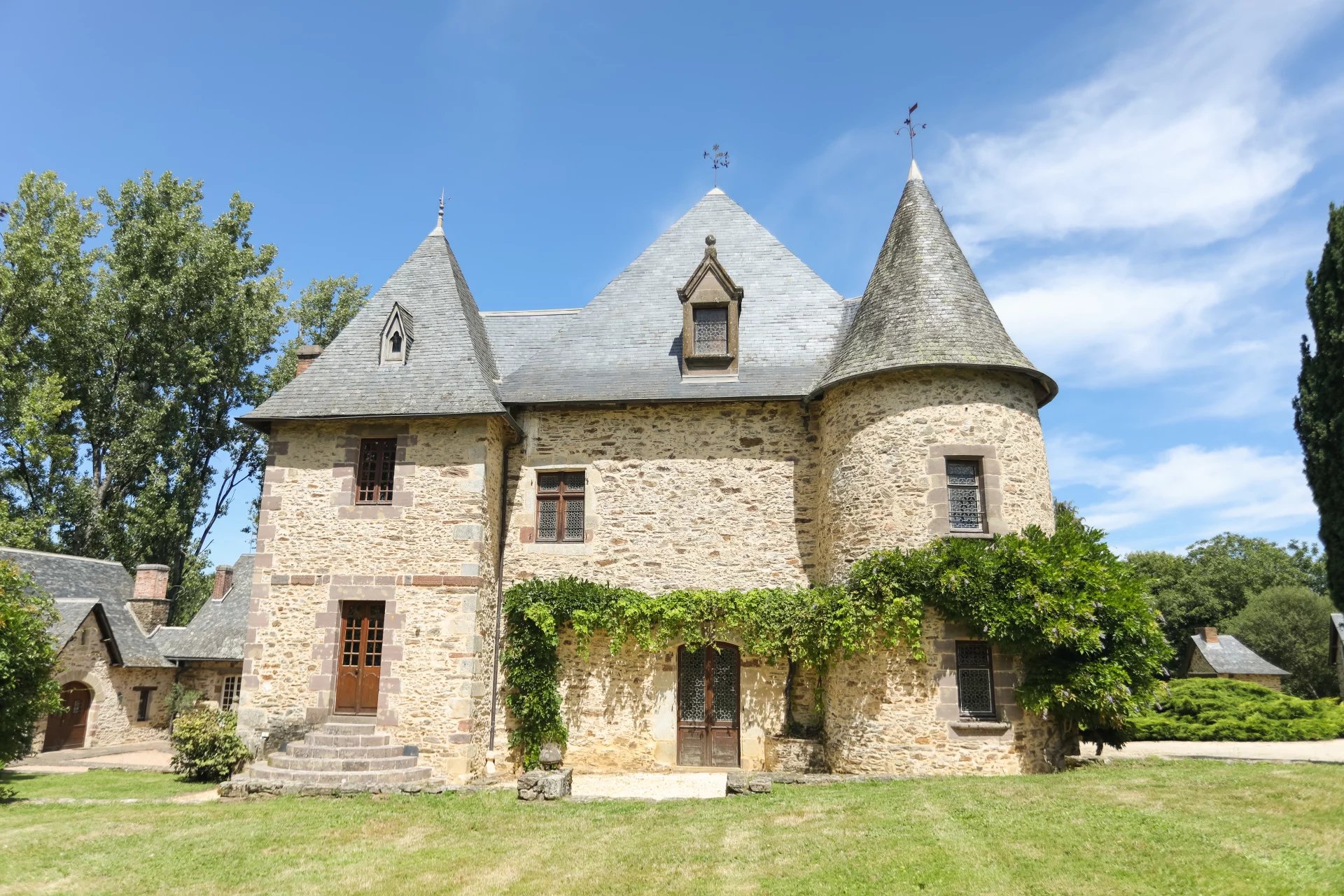 House in Arnac-Pompadour - view 1