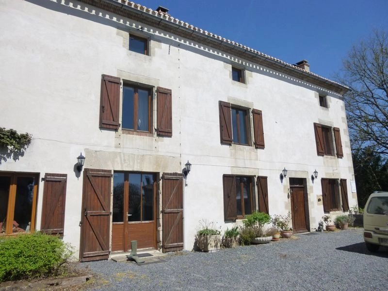 House in L'Isle-Jourdain - view 1