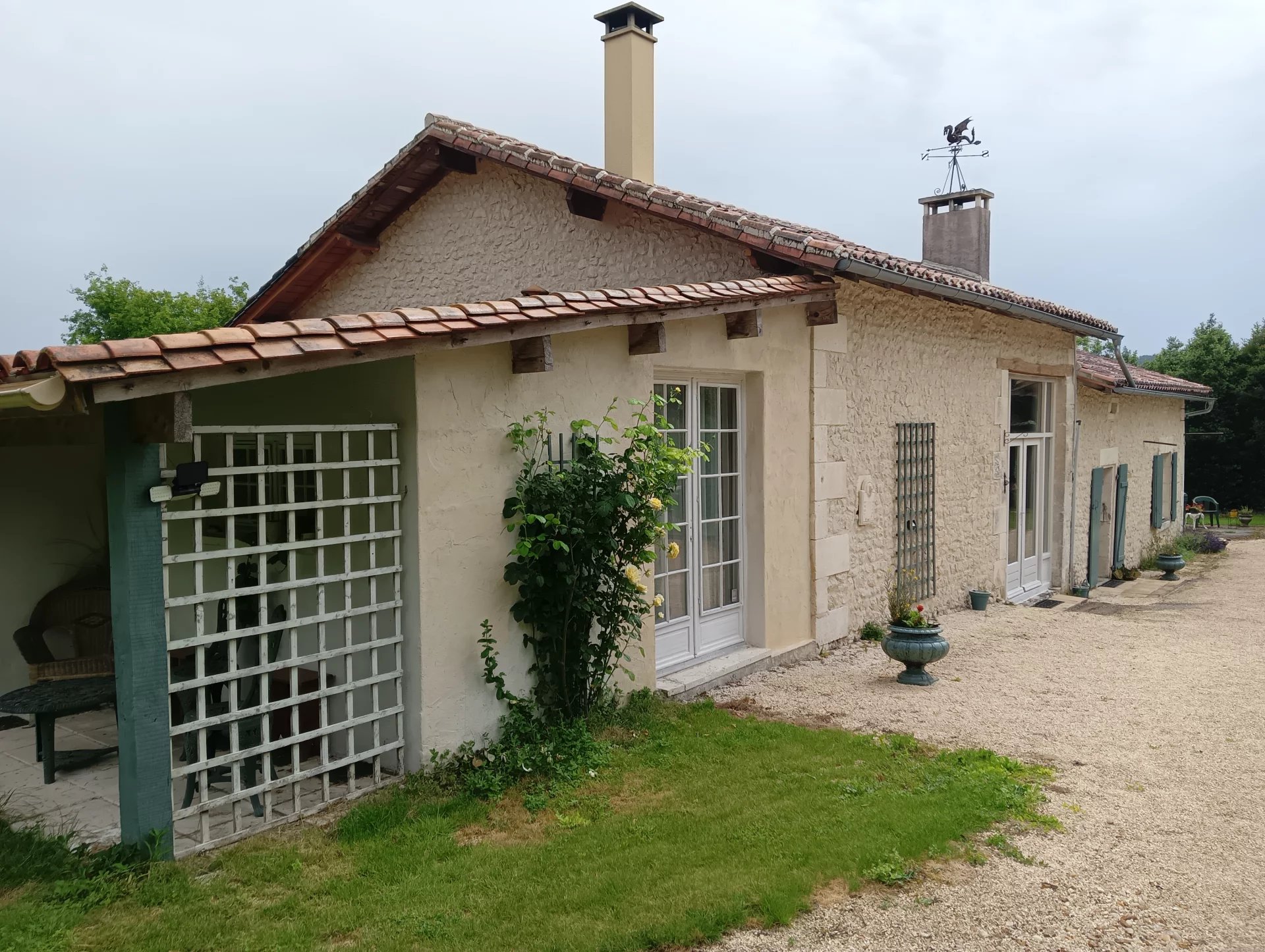 House in Bouteilles-Saint-Sebastien - view 1
