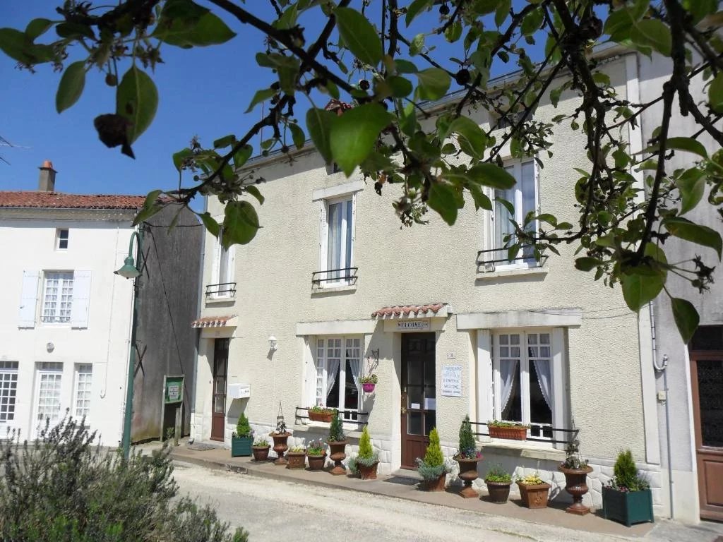 House in L'Absie - view 1
