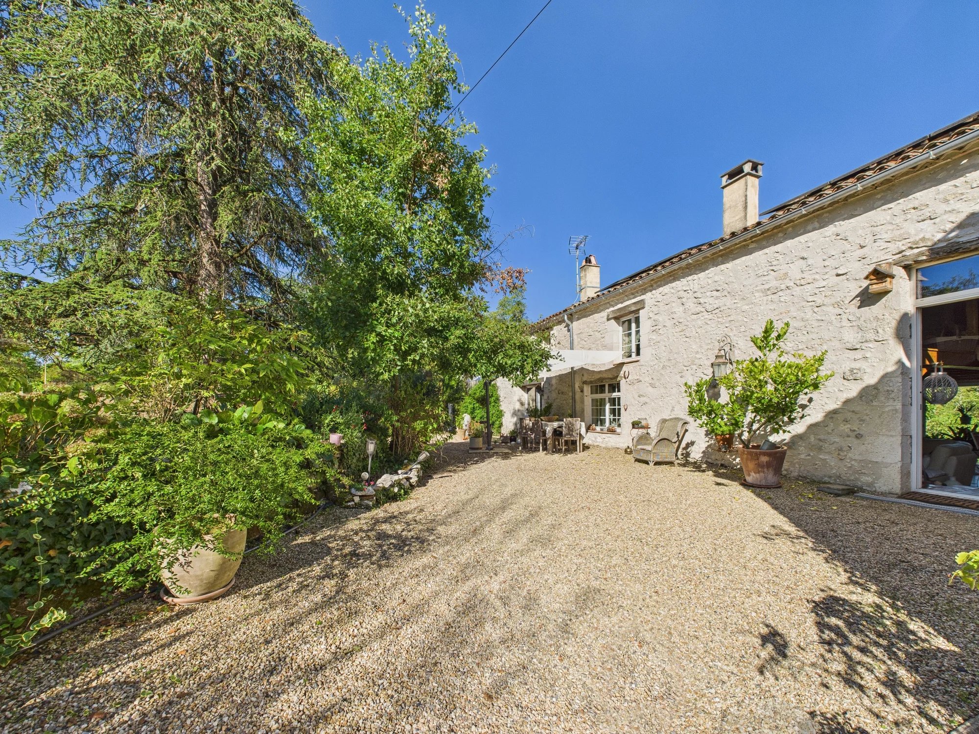 House in Issigeac - view 1