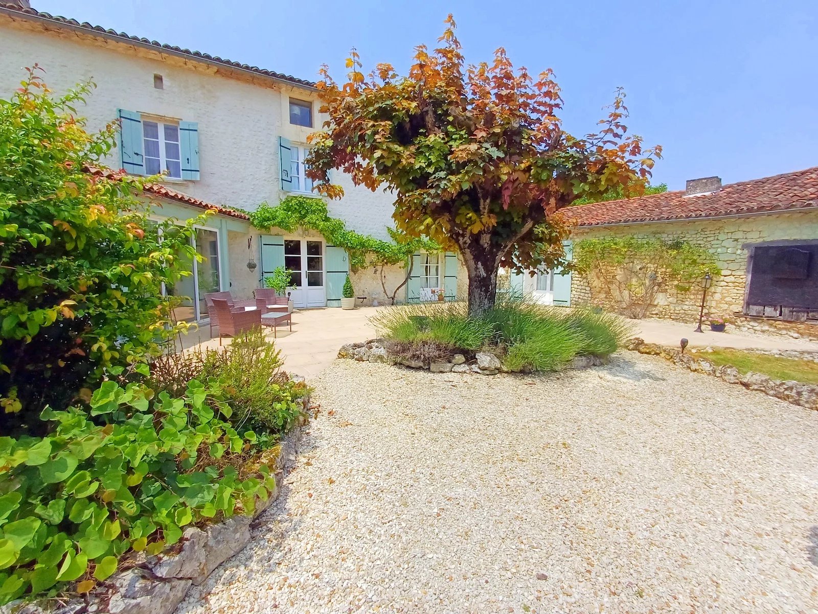 House in Aubeterre-sur-Dronne - view 1