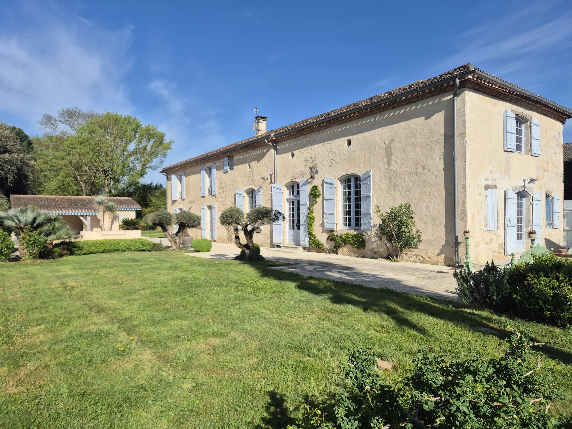 House in Serignac-sur-Garonne - view 1