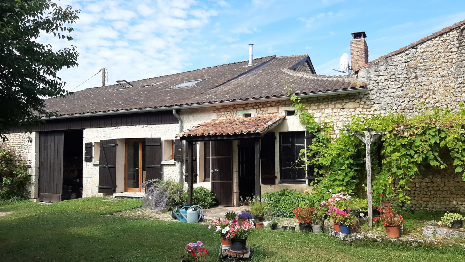 House in Bors(Canton de Montmoreau-Saint-Cybard) - view 1