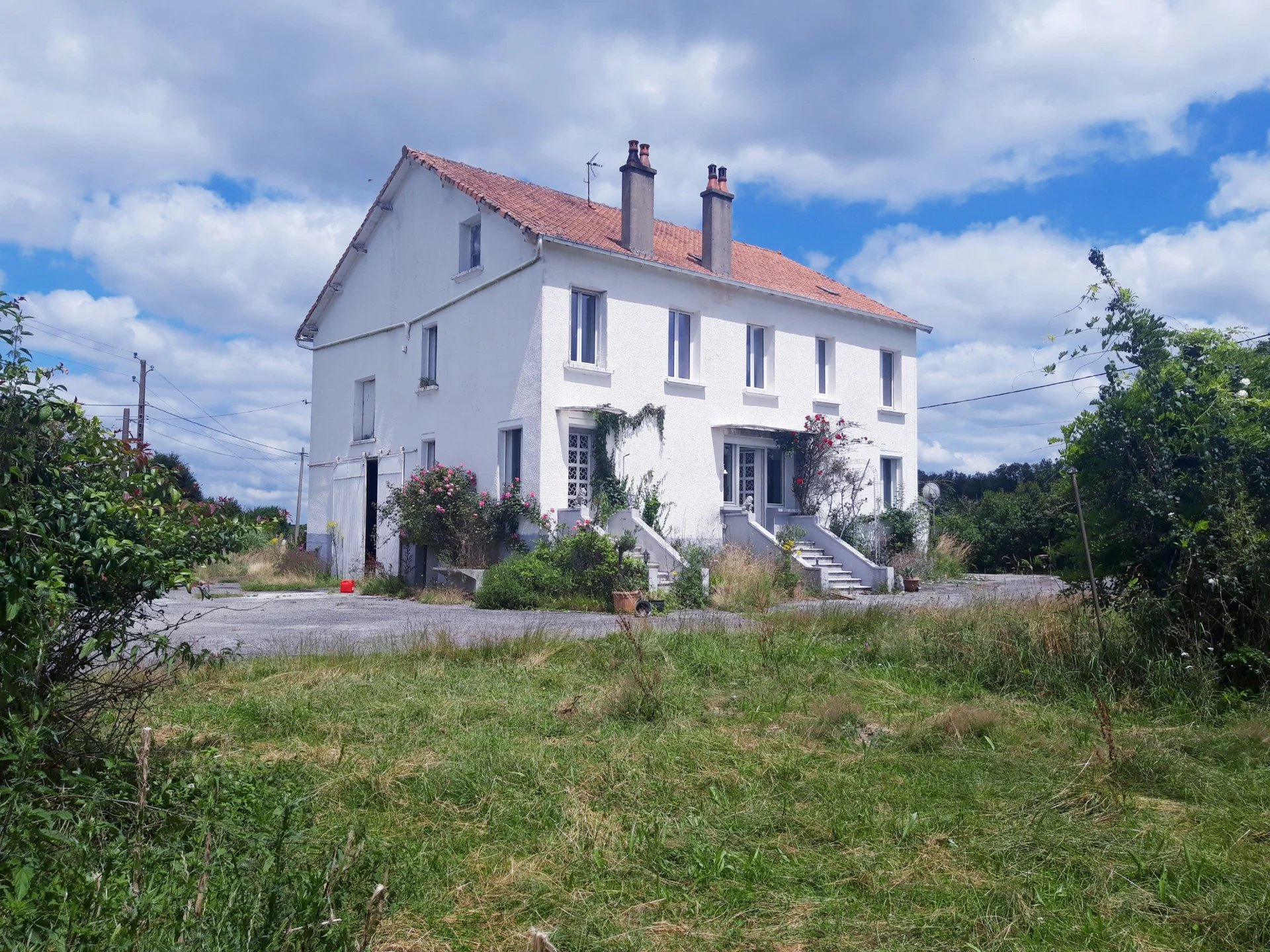 House in Saint-Hilaire-la-Treille - view 1