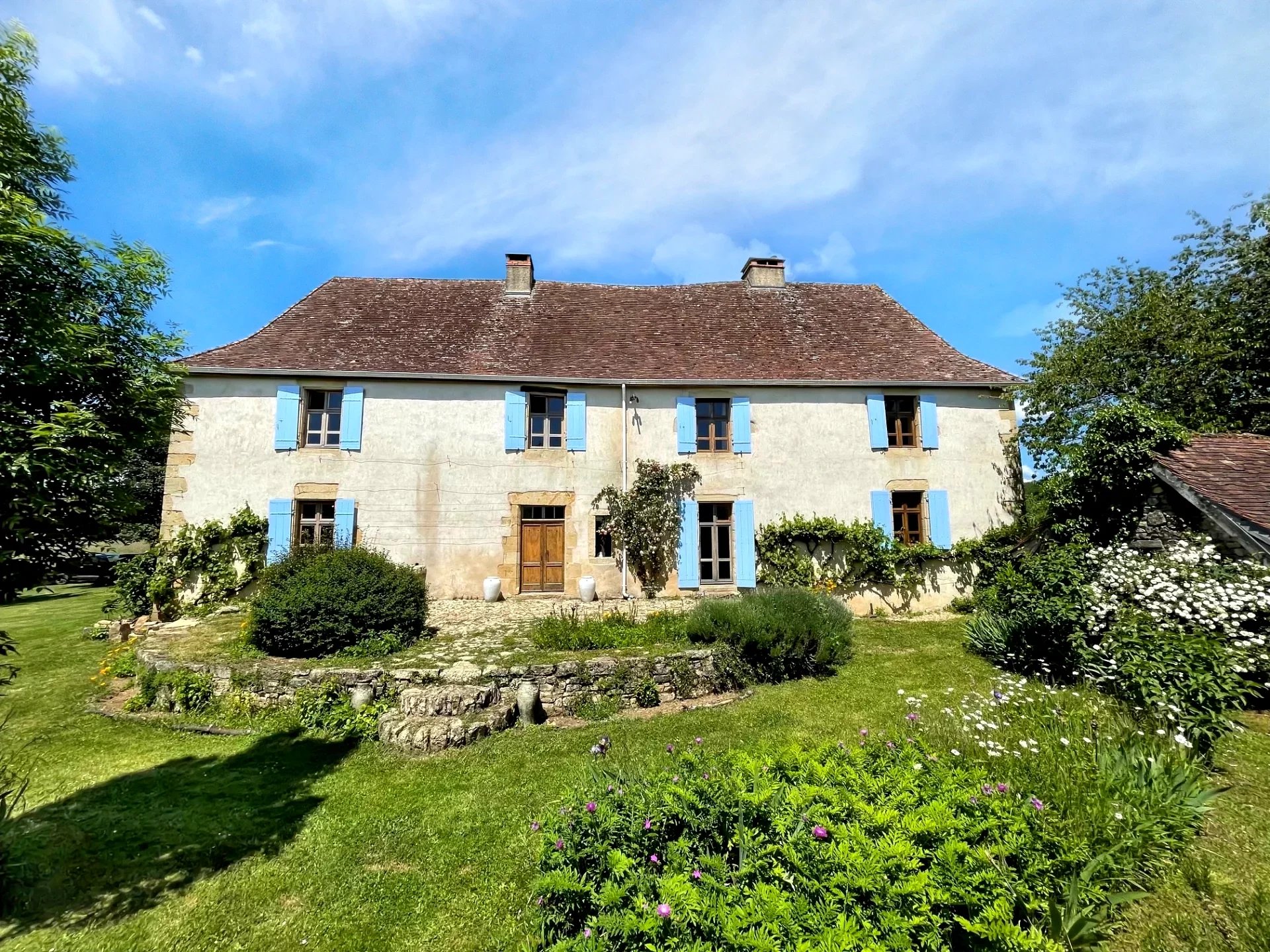 House in Genis - view 1