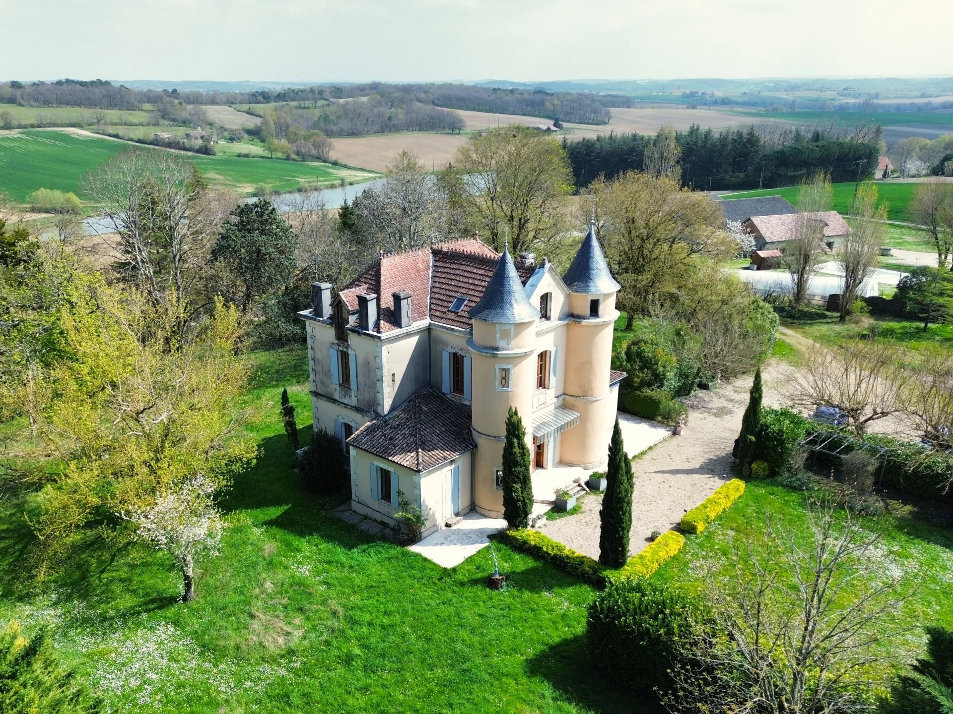 House in Seyches - view 1