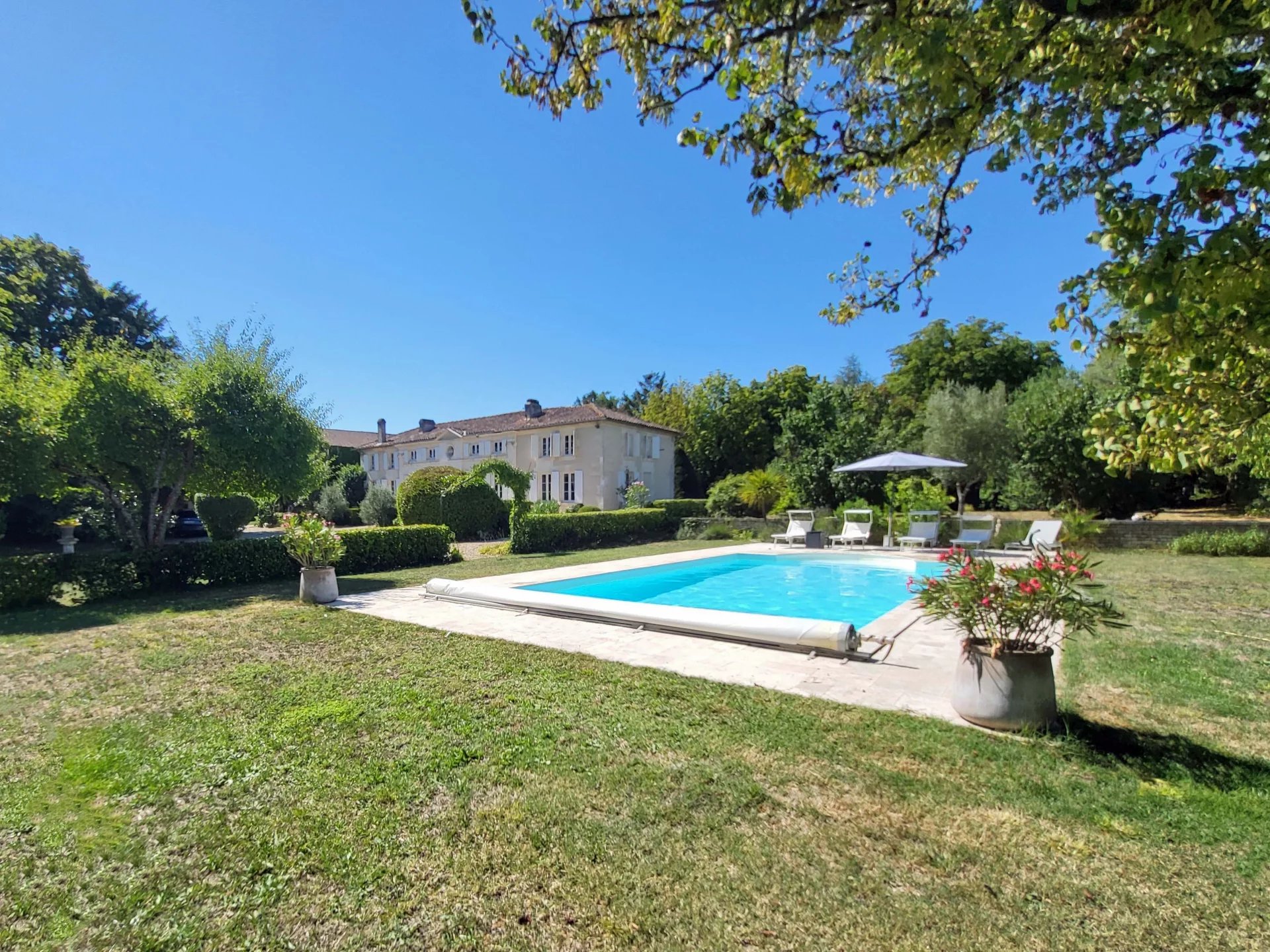 House in Cognac - view 1
