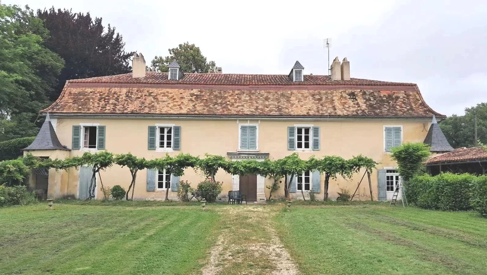 House in Aubeterre-sur-Dronne - view 1