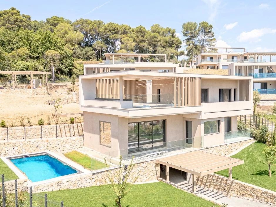 Villa in Mougins - view 1