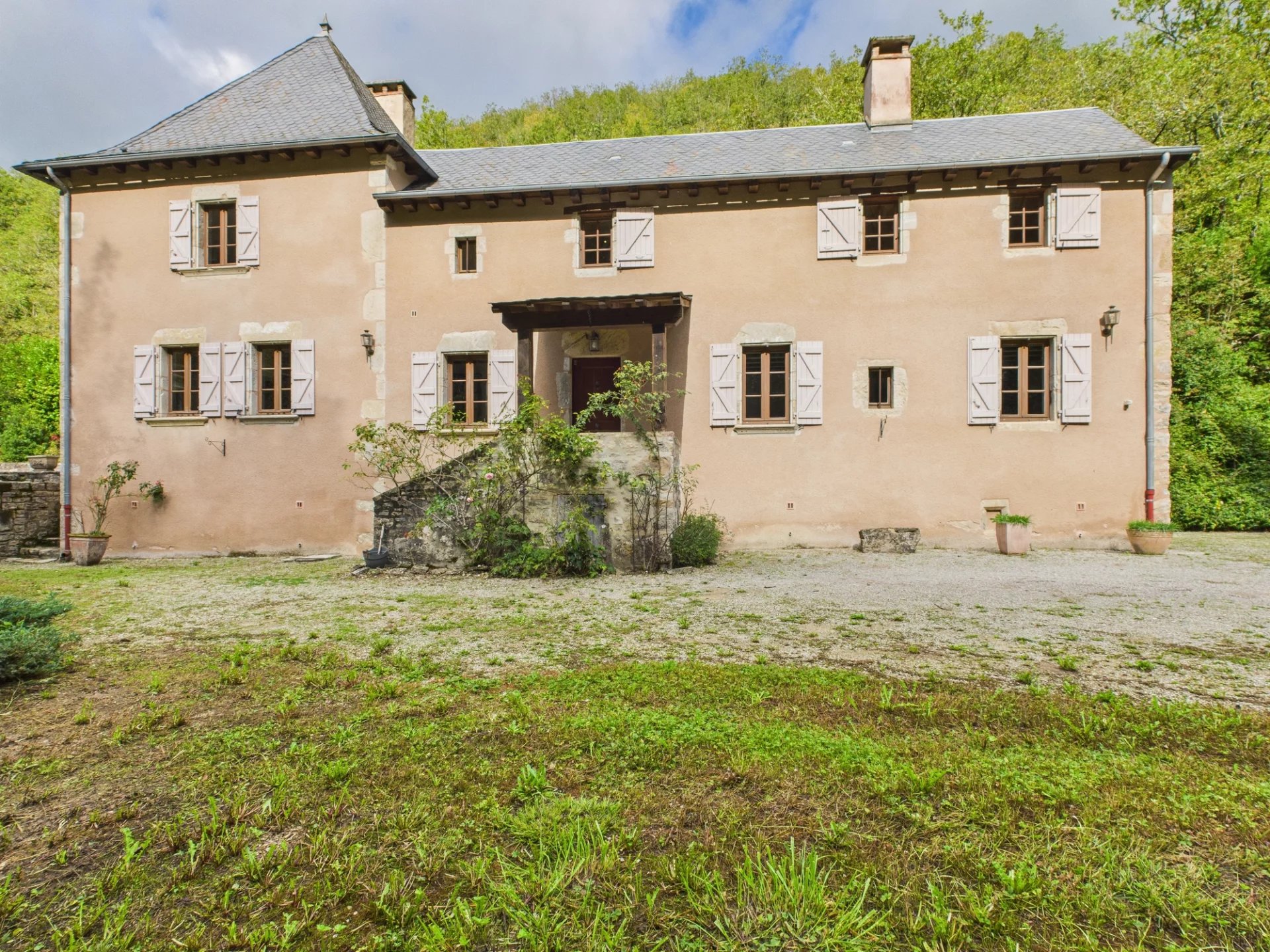 House in Parisot - view 1