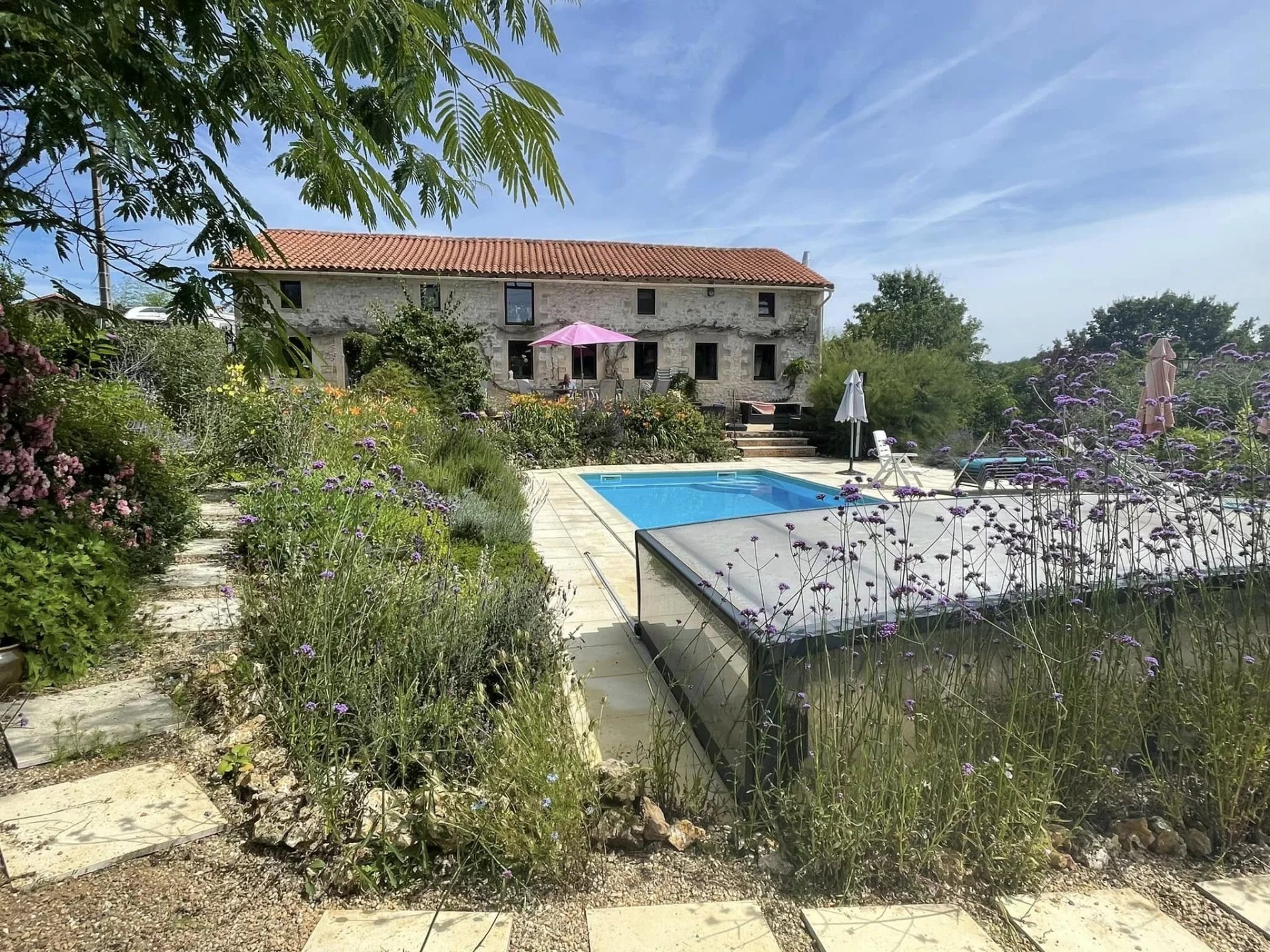 House in Lizant - view 1