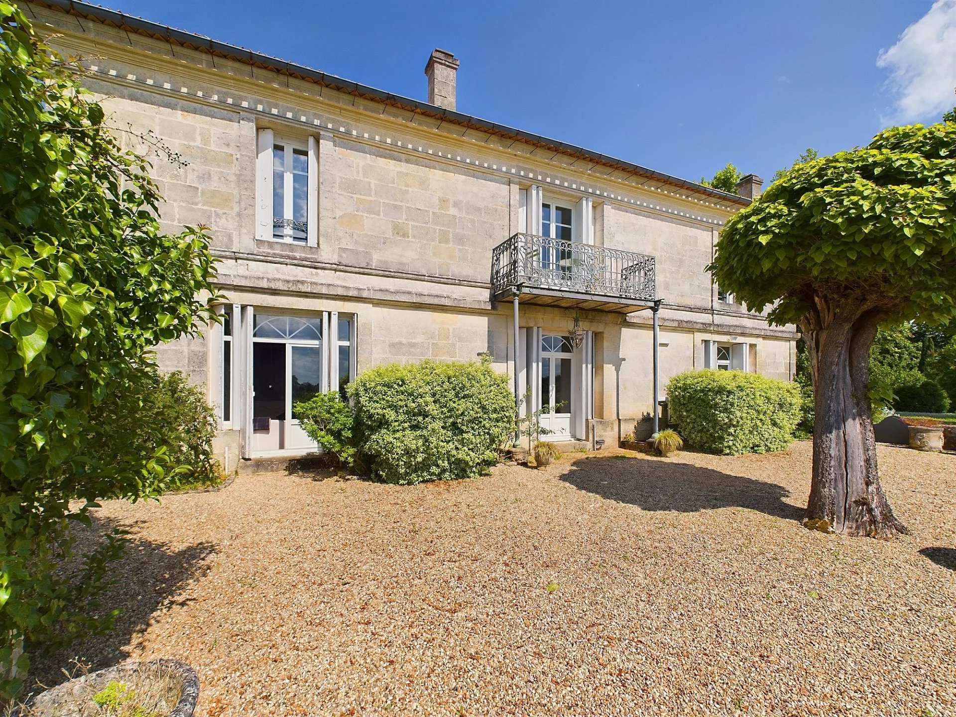 House in Saint-Michel-de-Fronsac - view 1