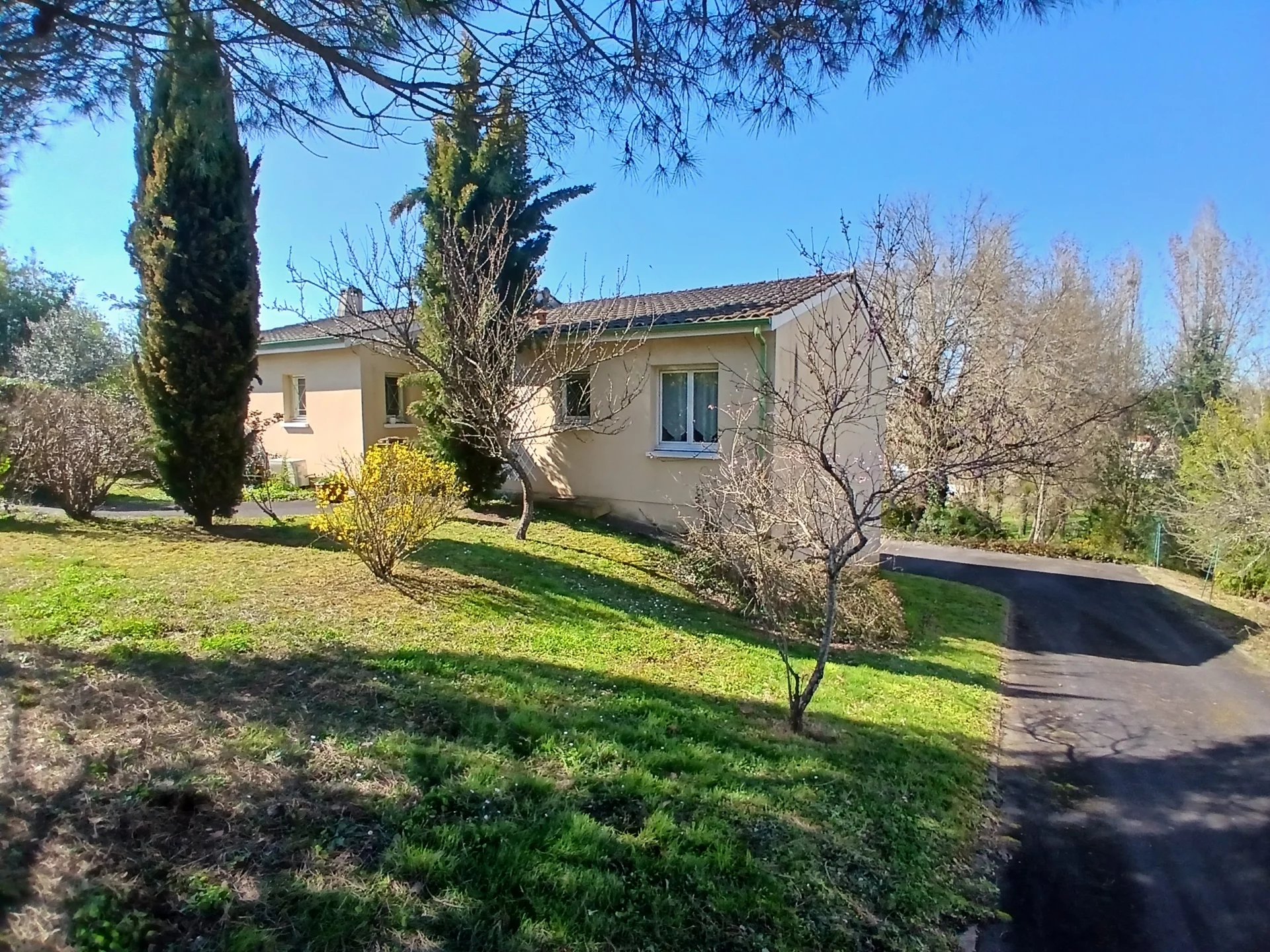 House in Montguyon - view 1