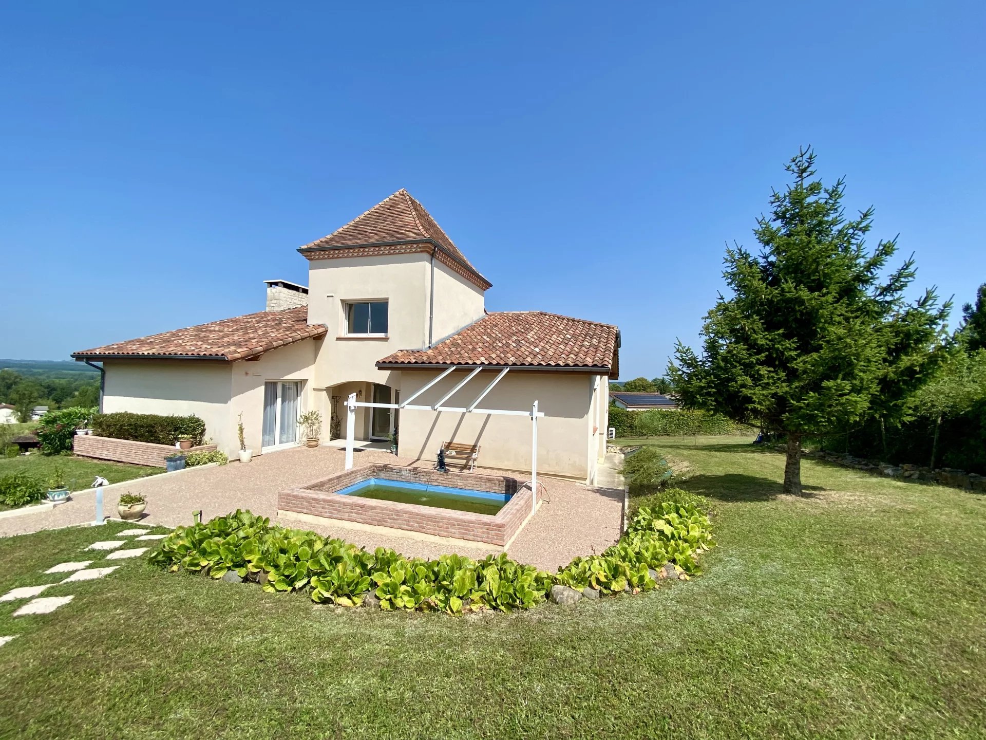 House in Castillonnes - view 1