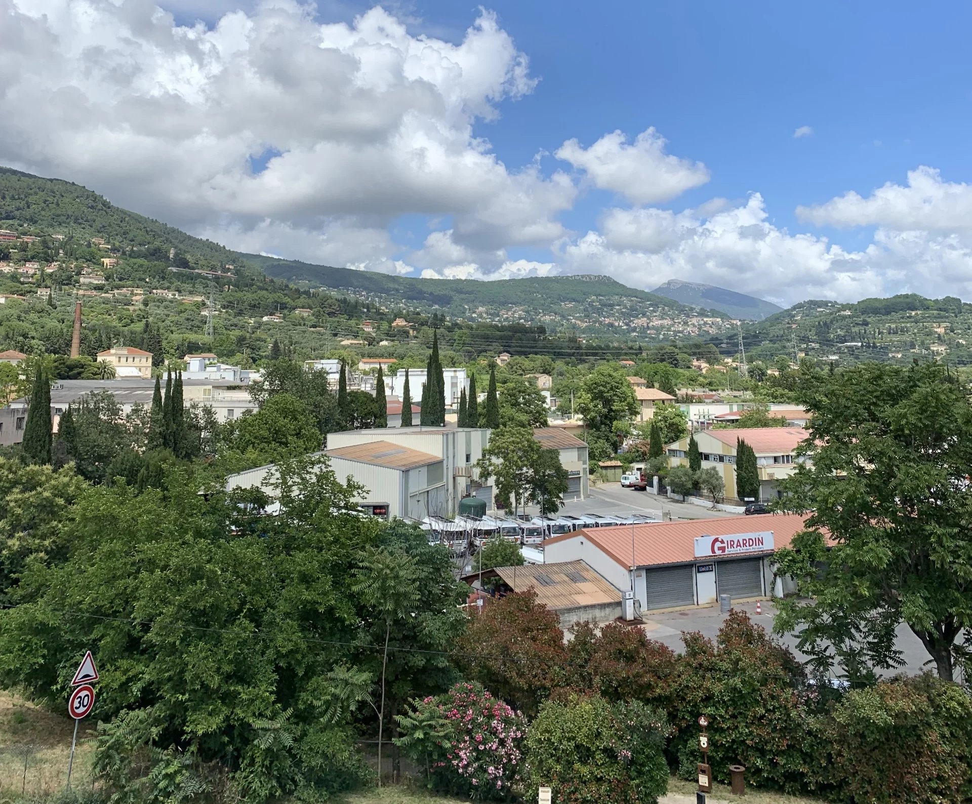 Apartment in Grasse - view 1