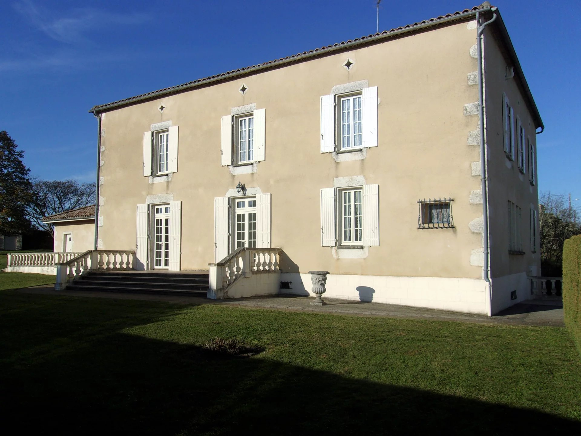 House in Villeneuve-de-Duras - view 1