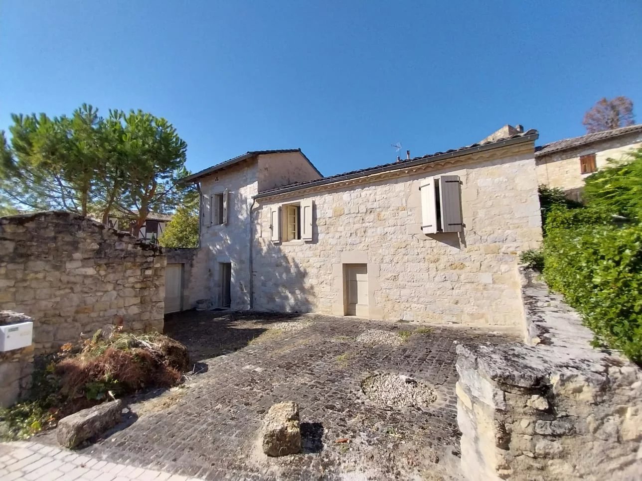 House in Cestayrols - view 1