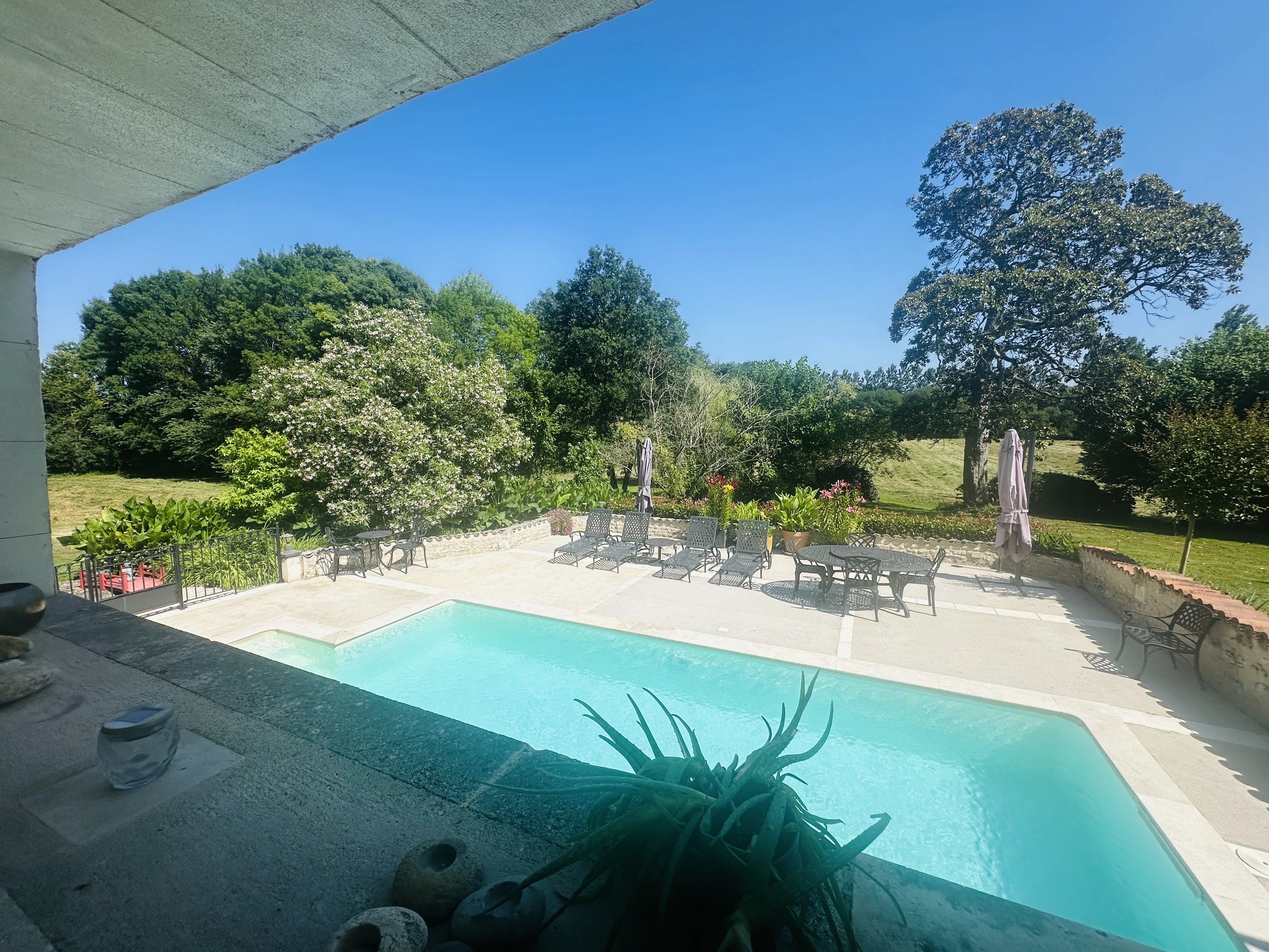 House in Douzillac - view 1