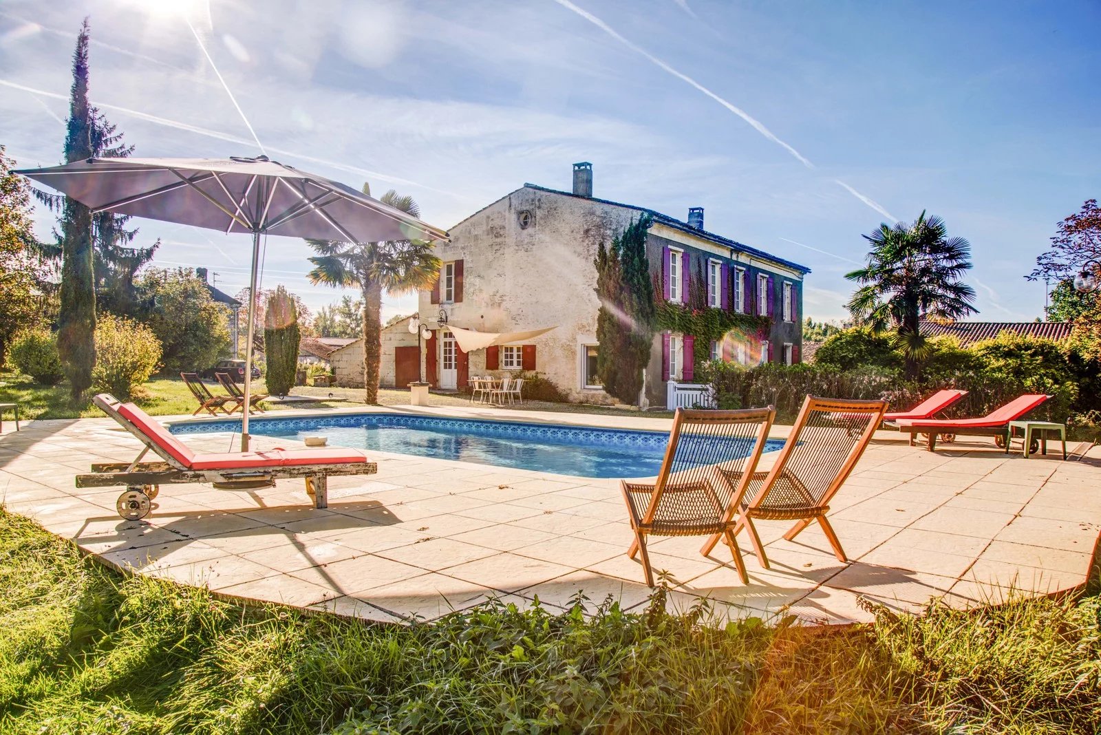 House in Saint-Dizant-du-Gua - view 1