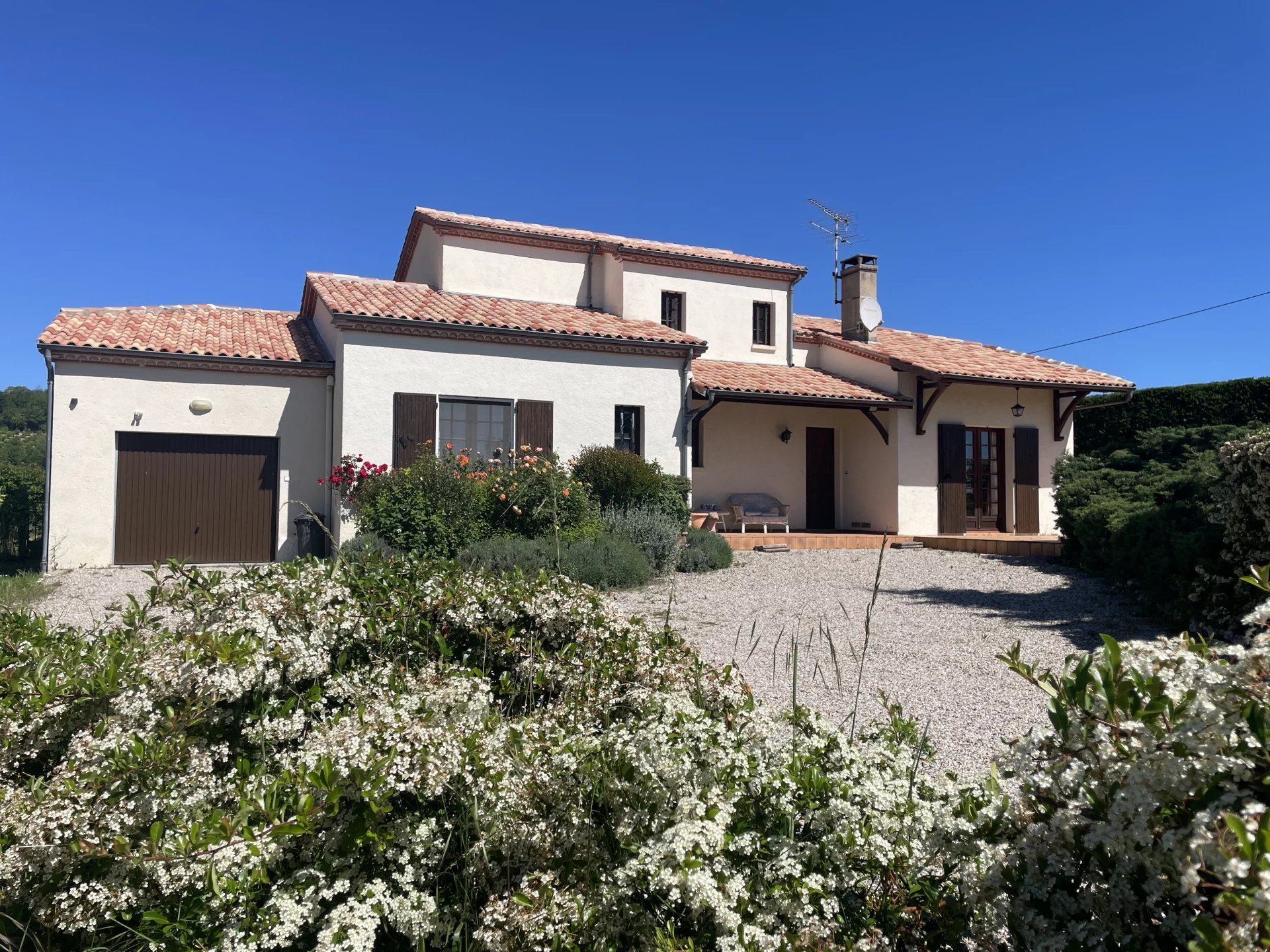 House in Monsempron - view 1