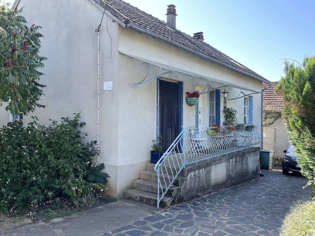 House in Saint-Benoit-du-Sault - view 1