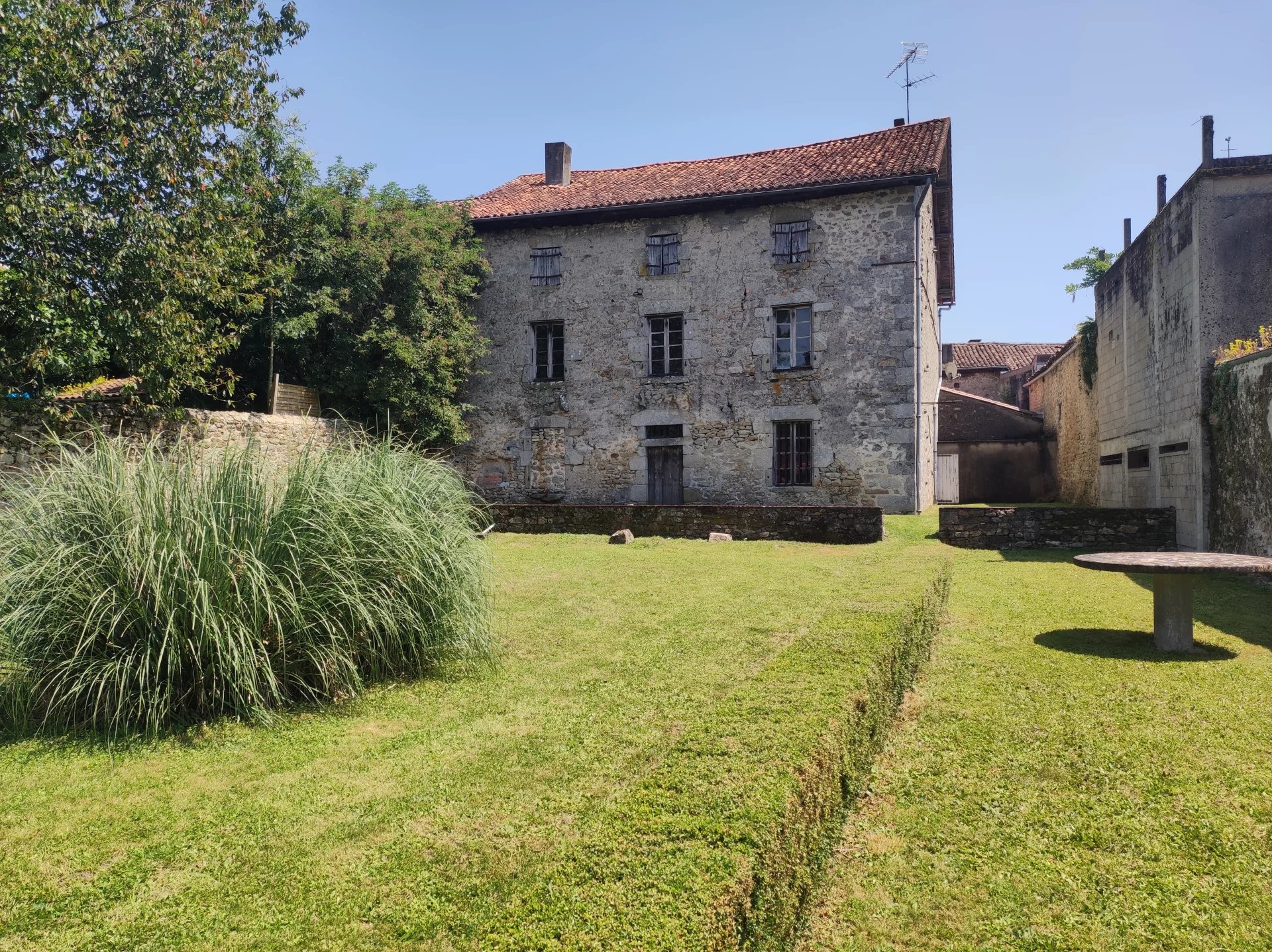 House in Saint-Mathieu - view 1