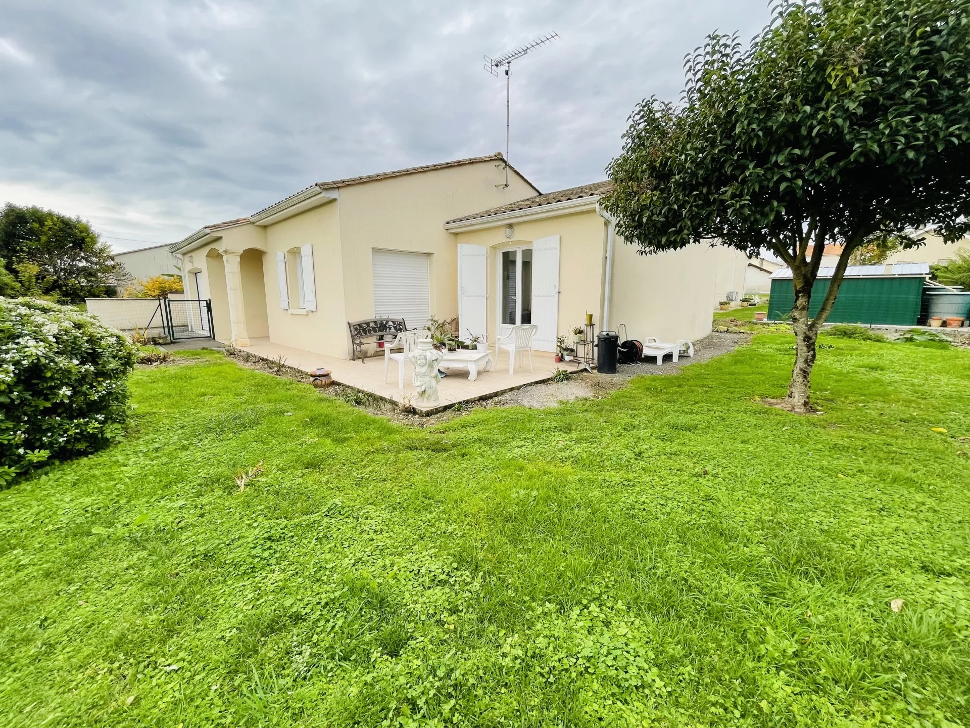 House in Barbezieux-Saint-Hilaire - view 1