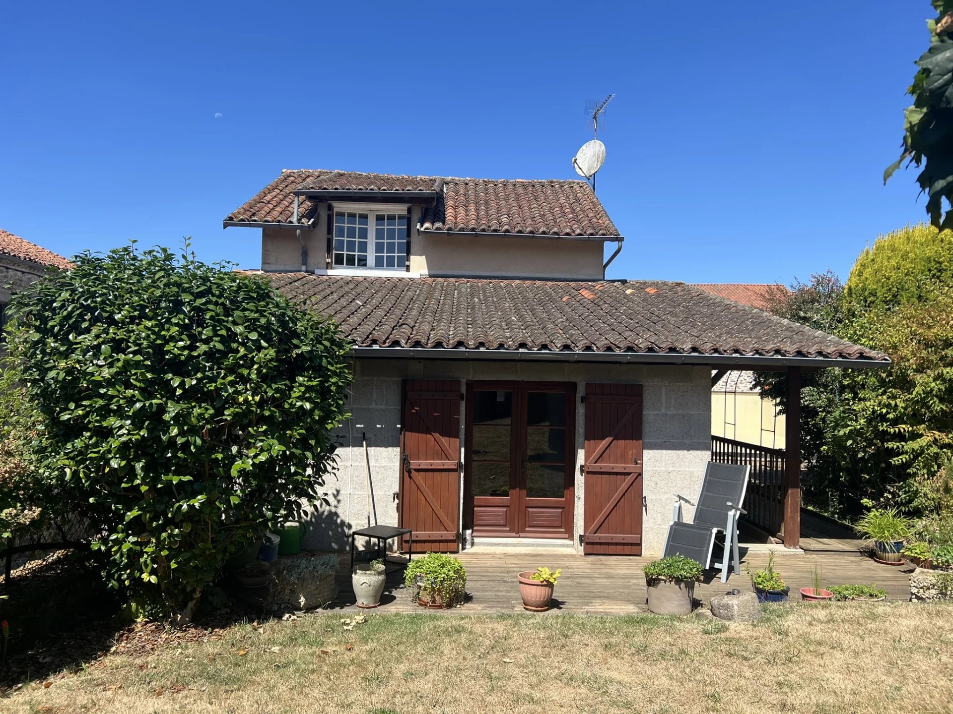 House in Les Salles-Lavauguyon - view 1