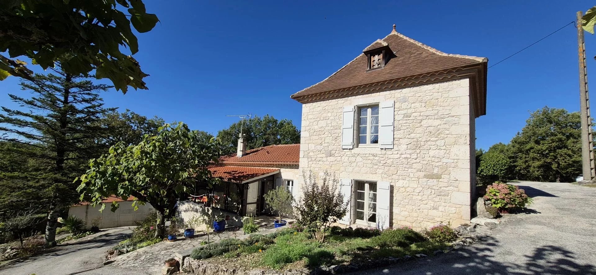 House in Montaigu-de-Quercy - view 1