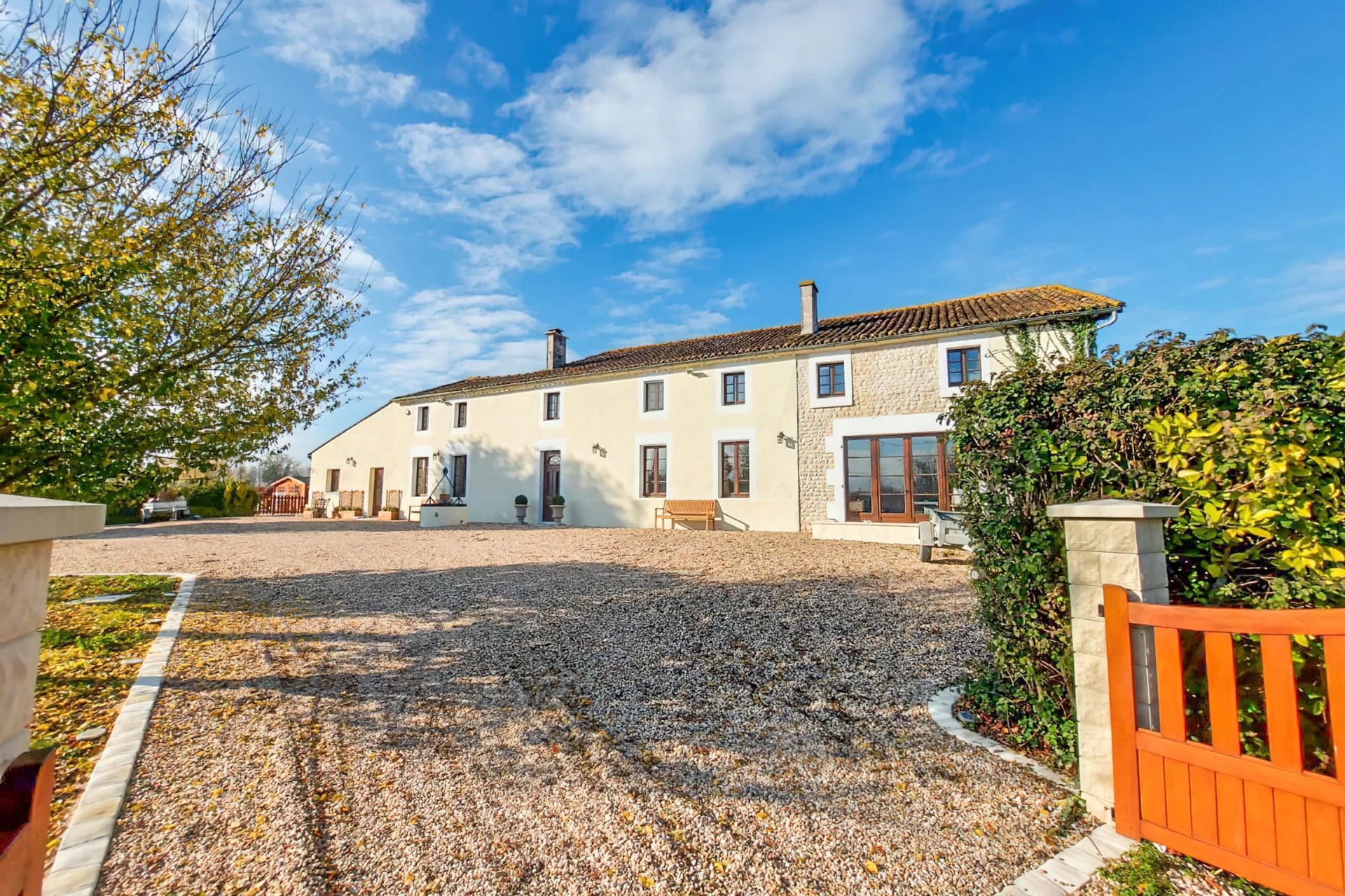 House in Cognac - view 1